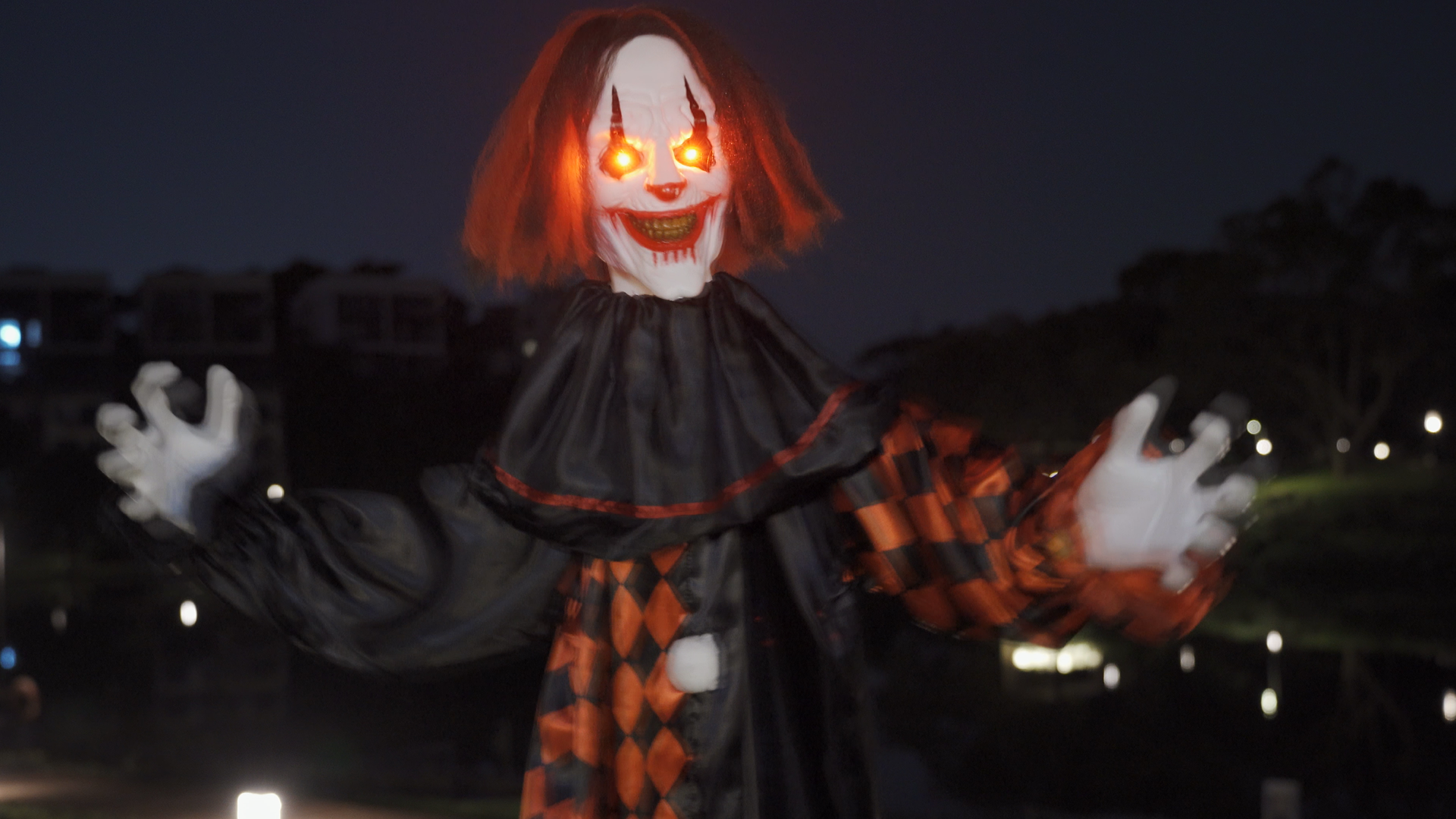 Payaso Siniestro Morado Con Luz Y Sonido – My Other Me – Figura De Decoración De Halloween De 39x5x35 Cm – Efectos Especiales Y Aspecto Terrorífico