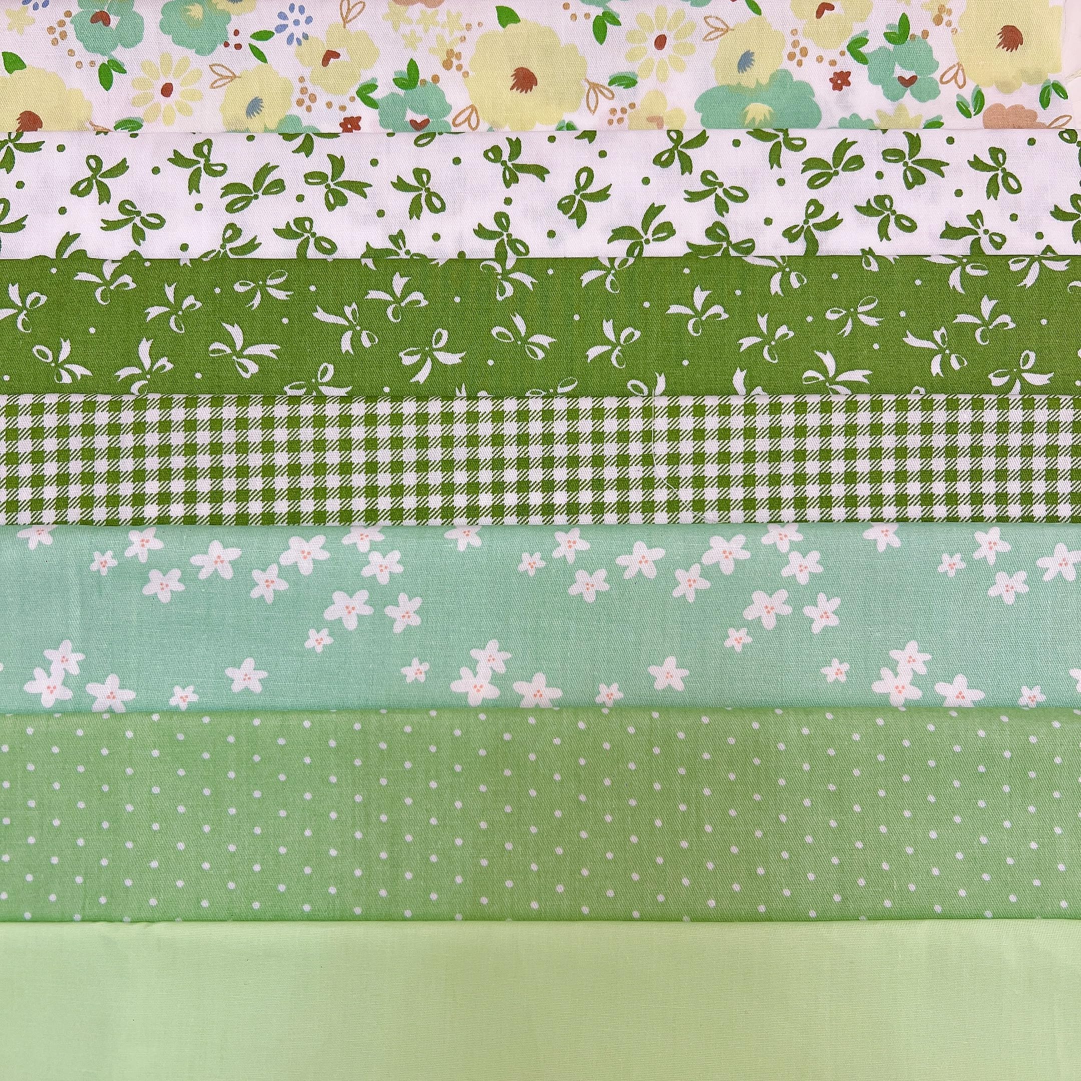 Cotton Fabric DIY Making Supplies Quilting Patchwork Fabric Fat Quarter Bundles DIY for Quilting Cotton Patchwork Cushions (Green Flowers Bow, 20" x 20")