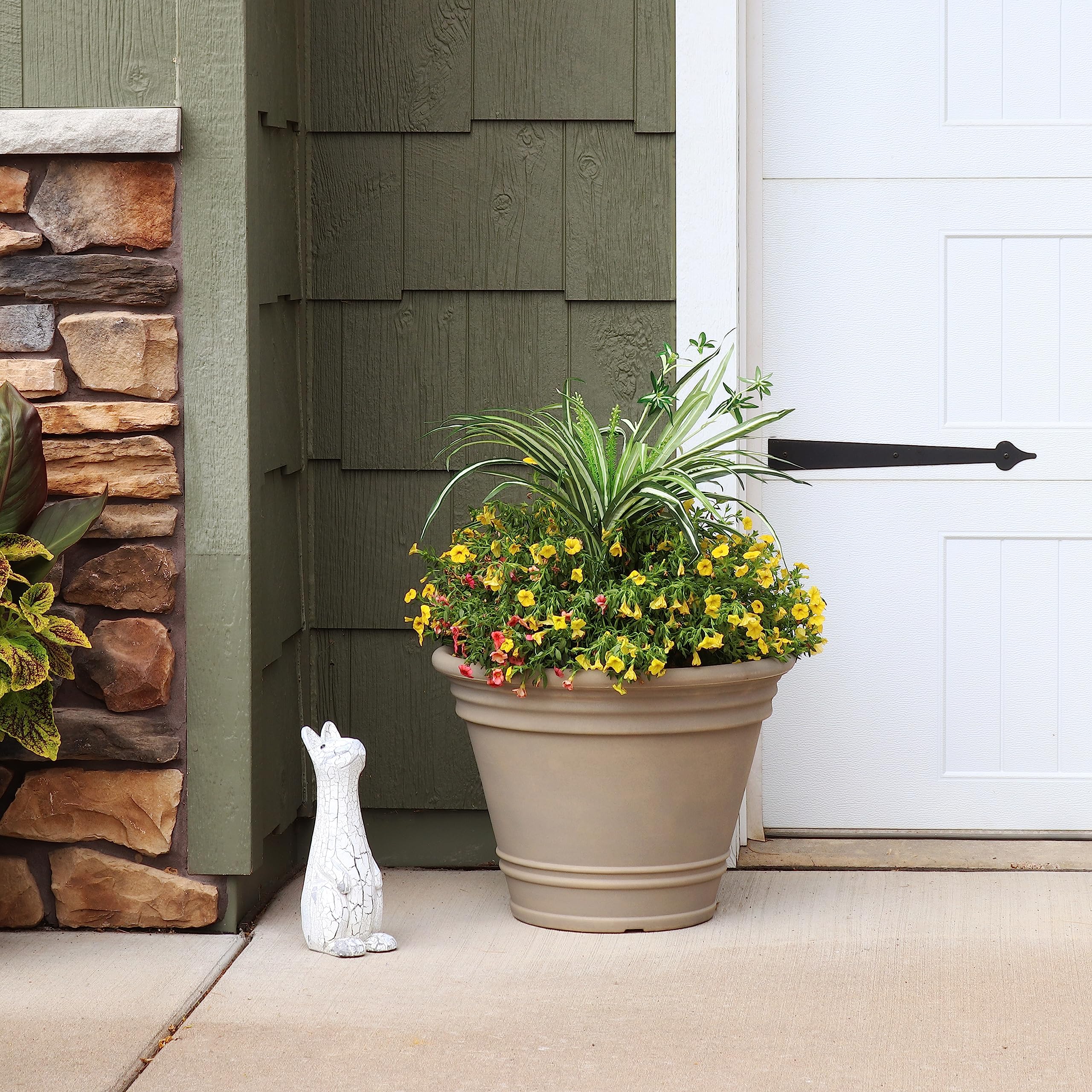Amazon.com : Sunnydaze Franklin 20'' Large Plastic Planter Pot for