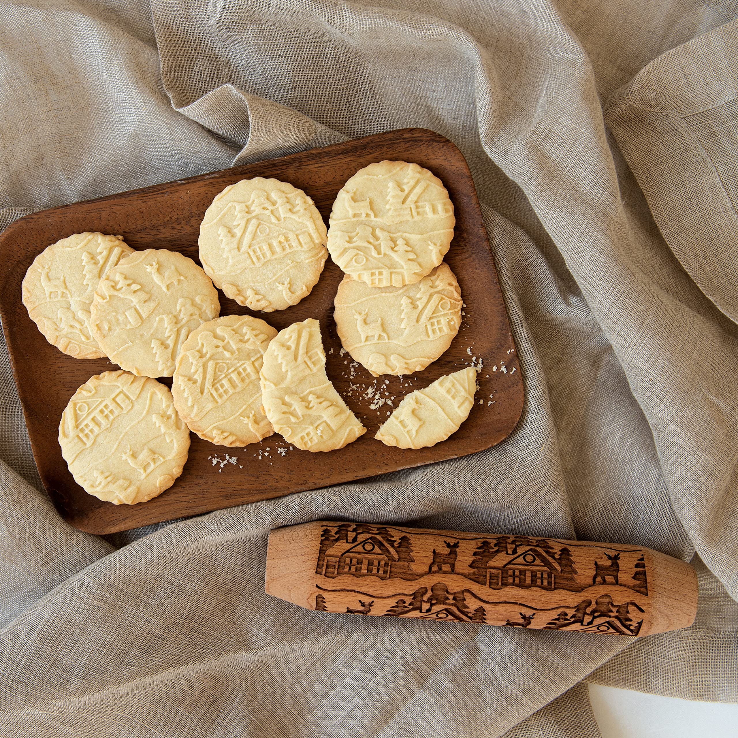 Nordic Ware Prägeschablone, charmantes Woodland Cottage Nudelholz zum Backen, Premium Backzubehör zum Prägen von Keksen und Gebäck, einfach zu bedienen