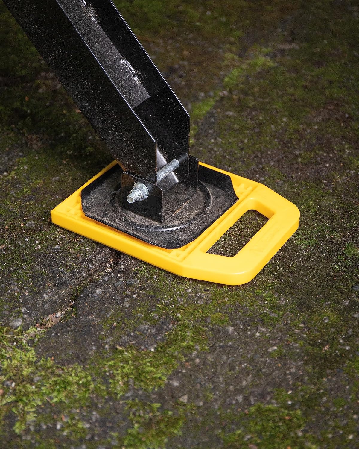 Camco Camper/RV Stabilizing Jack Pads | Features Interlocking Design & Includes Handy Strap for RV Storage and Organization | Molded of Strong UV Stabilized Polypropylene | 4-Pack (44595)