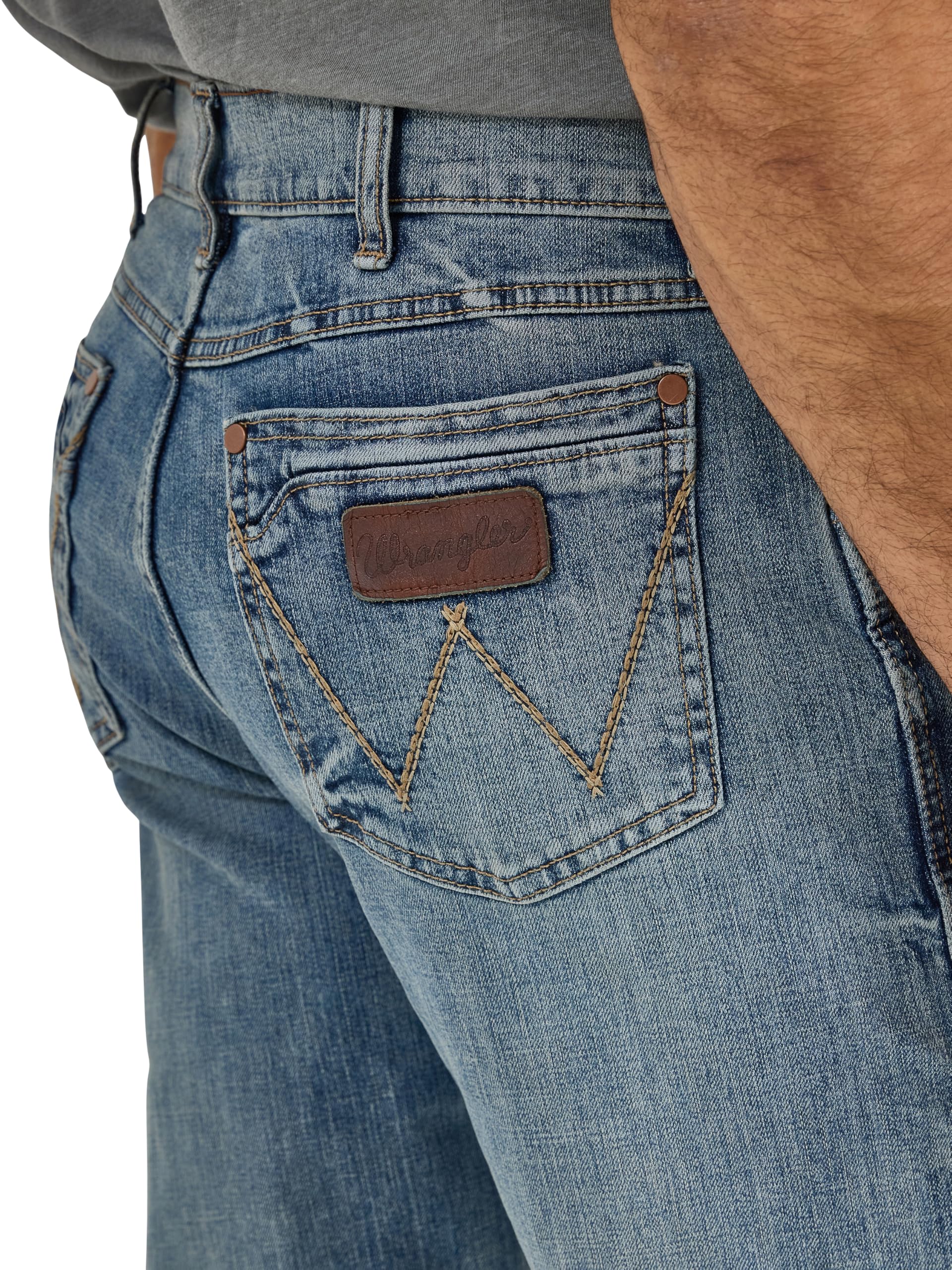 Wrangler Men's Retro Relaxed Fit Boot Cut Jean
