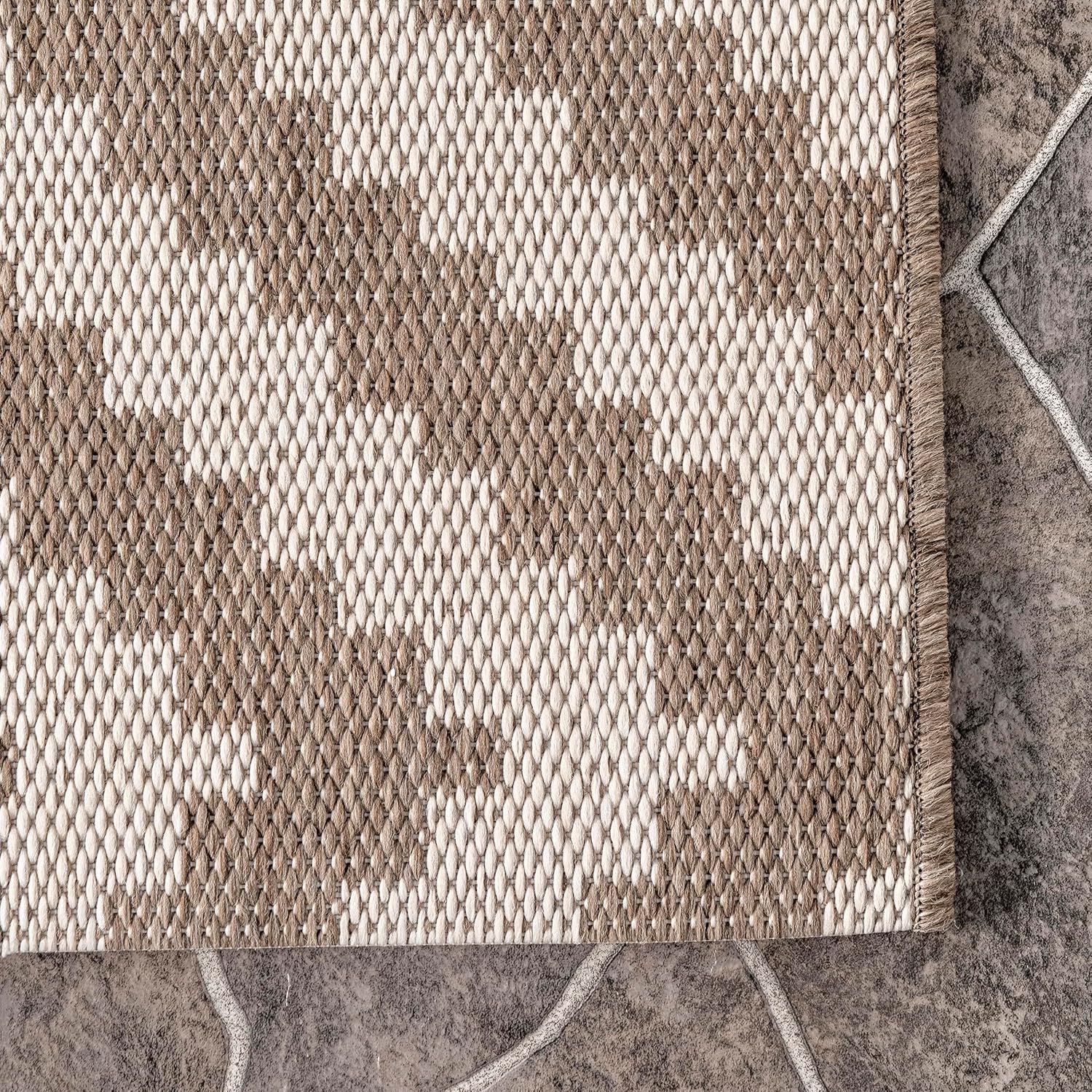 Beige Geometric Diamond Trellis 5'3" x 7'6" Synthetic Area Rug