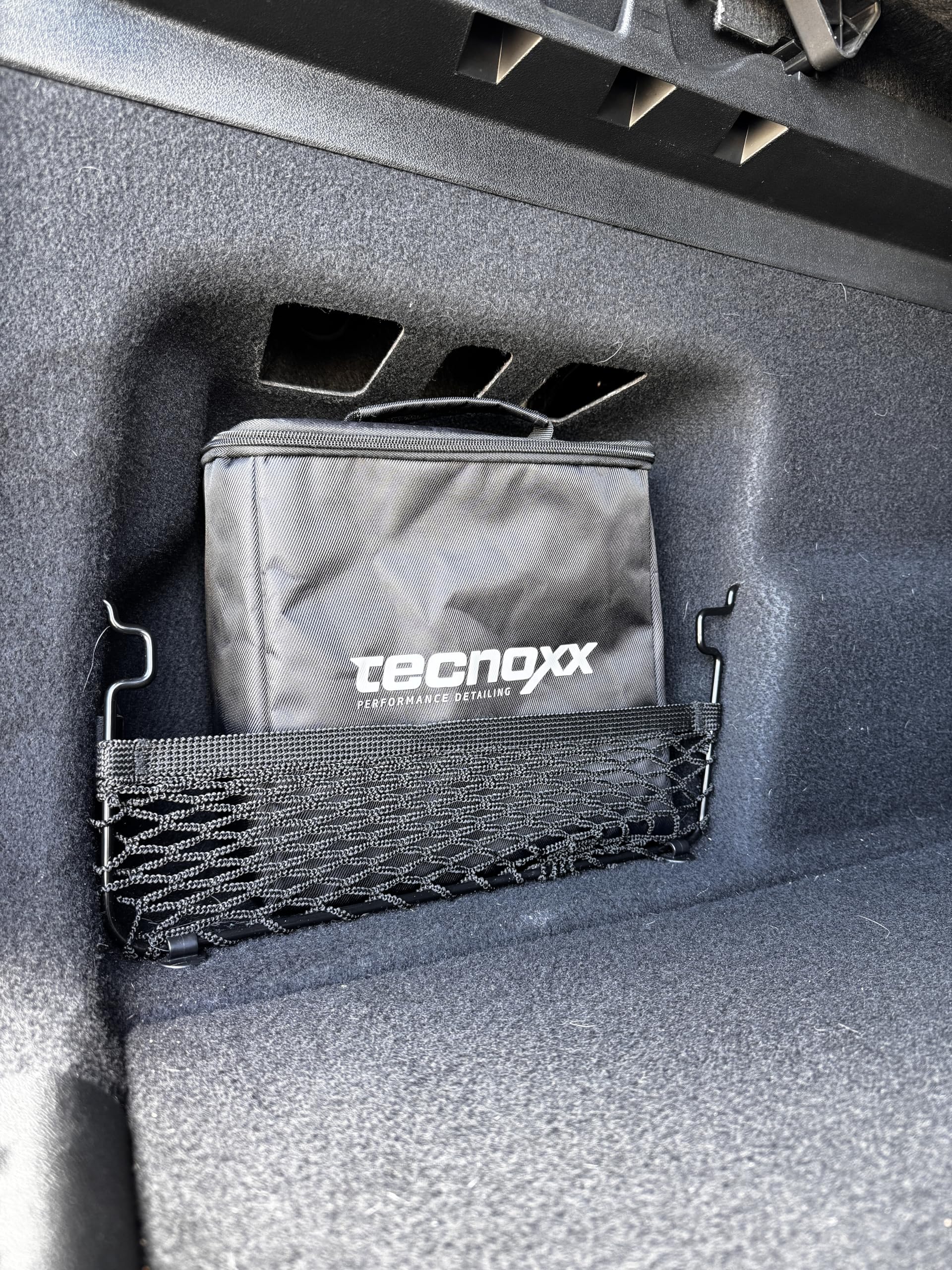Tecnoxx Smart Detailing Bag – Kit Limpieza Coche Bolsa Maletero Restaurador de Plásticos, Abrillantador de Interiores Limpiador Multiusos Pantallas táctiles Cepillo Esponja Bayeta Microfibra Cristales