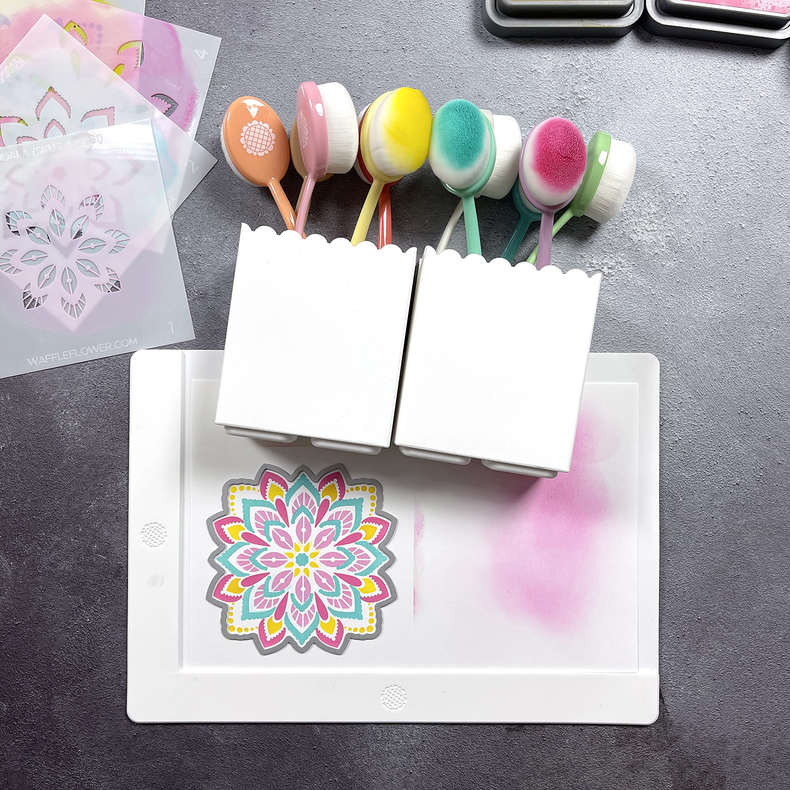 Waffle Flower Pędzle do mieszania WFT021 – nie wszystkie pędzle są sobie równe. Waffle Flower oferuje ten zestaw 10 pędzli do mieszania dla najlepszego doświadczenia rzemieślniczego.