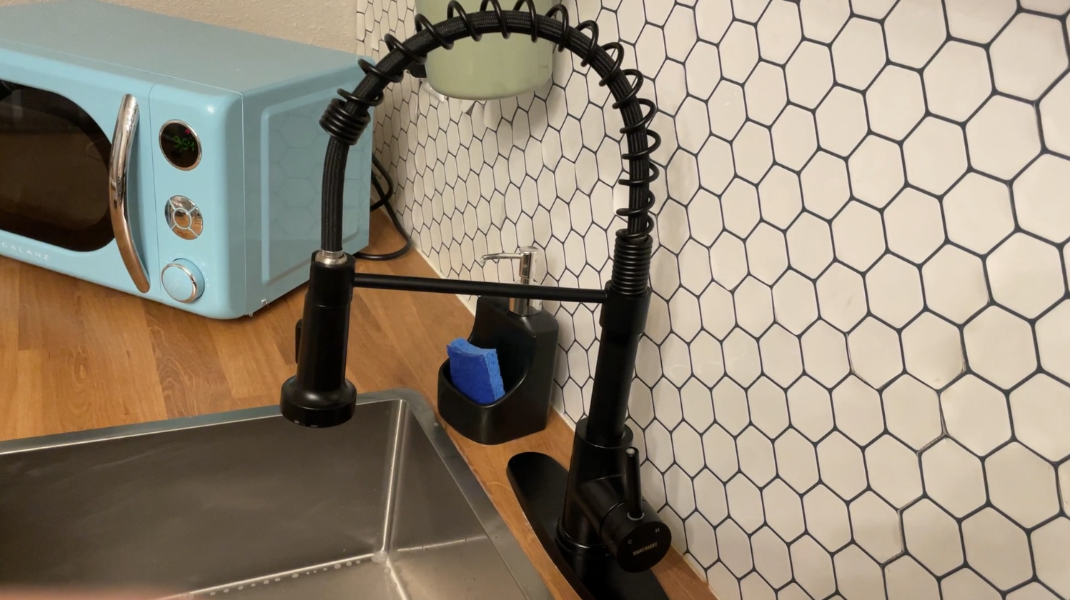 Watch Honest Review of the WEWE Faucet with Pull Down Sprayer on Amazon Live