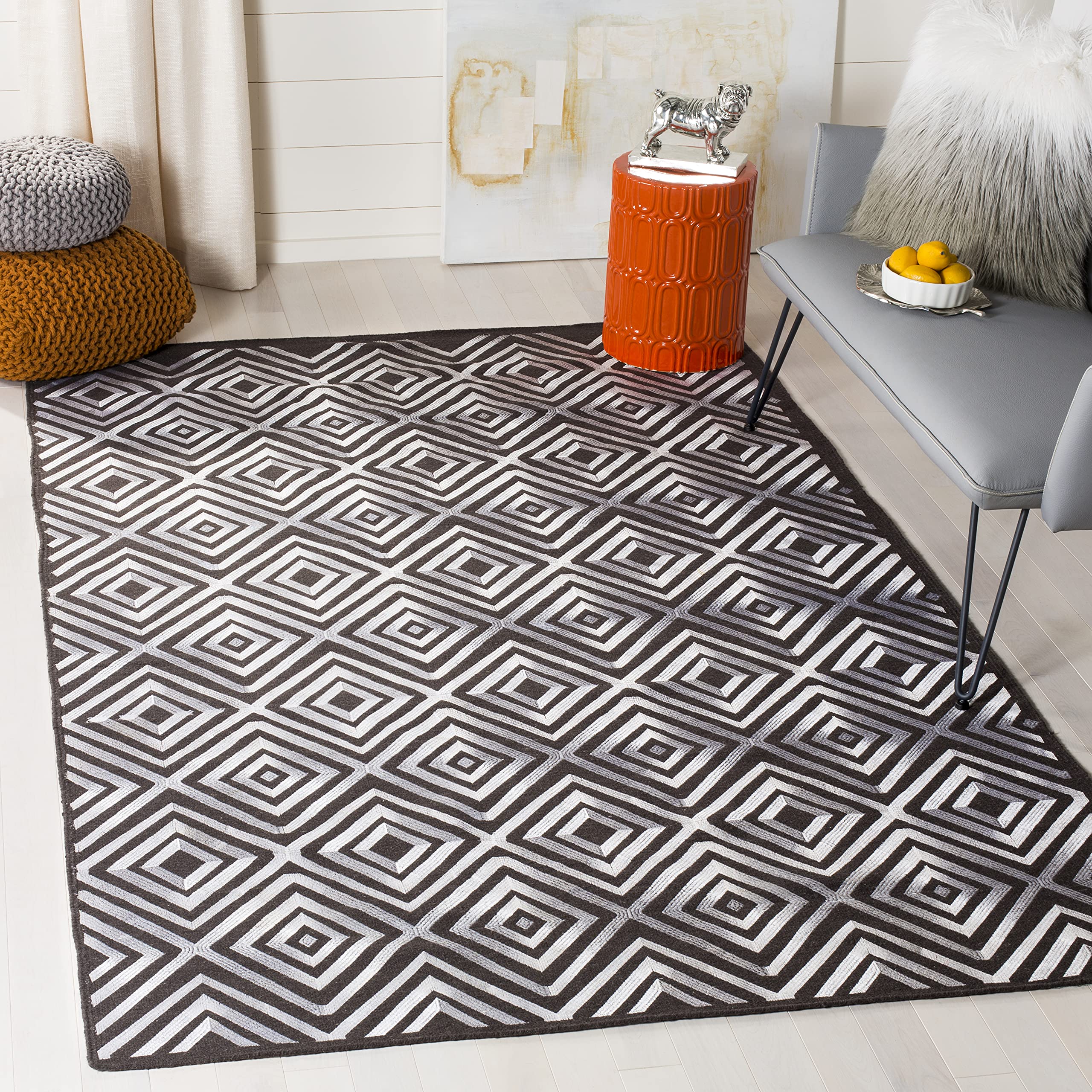 SAFAVIEH Tapis géométrique pour Salon, Salle à Manger, Chambre à Coucher - Kilim Collection, Tapis à Poil Court, Fusain, 152 X 244 cm
