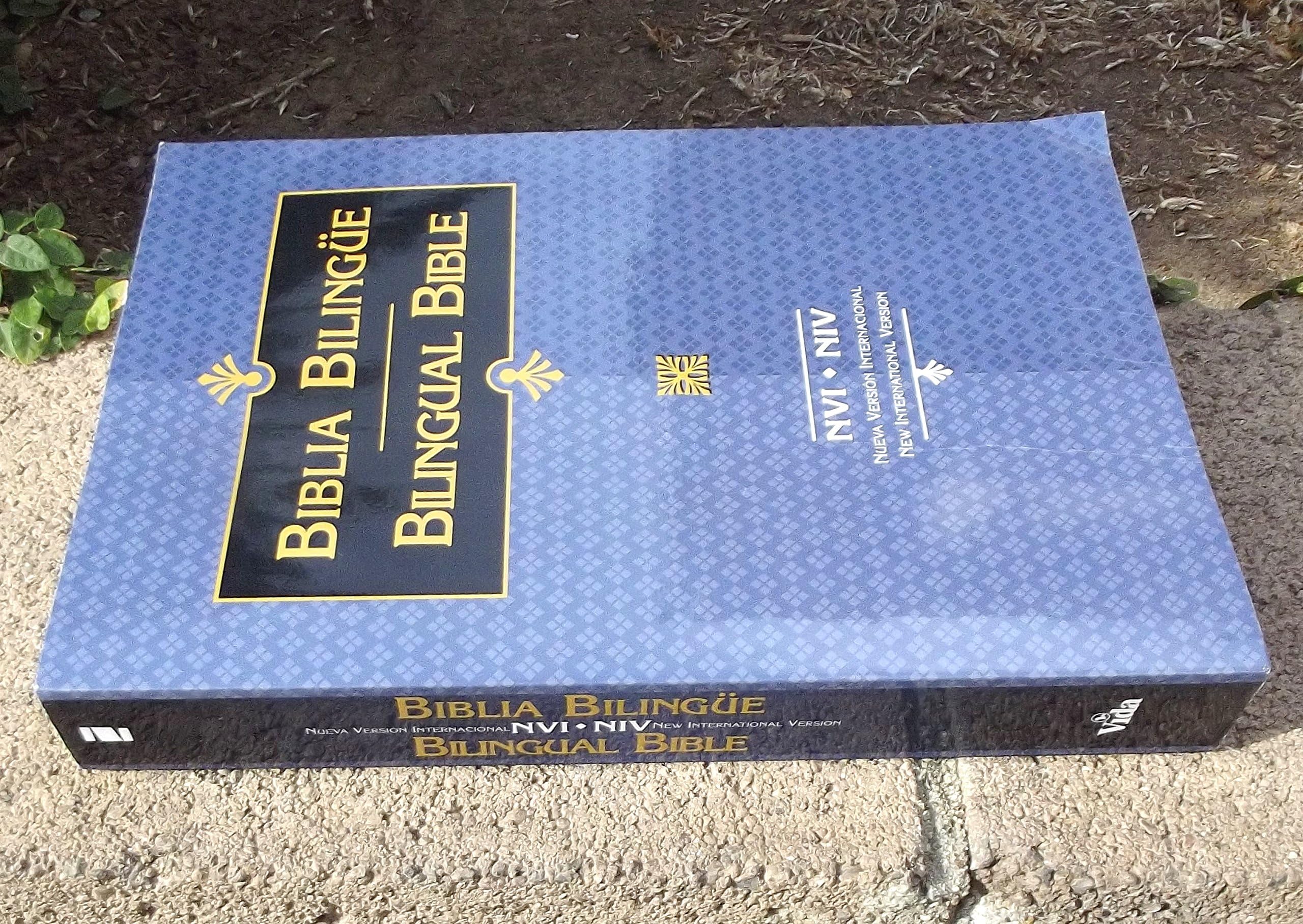 NVI-NIV Bible Biblia Bilingue Paperback – November 5, 2001