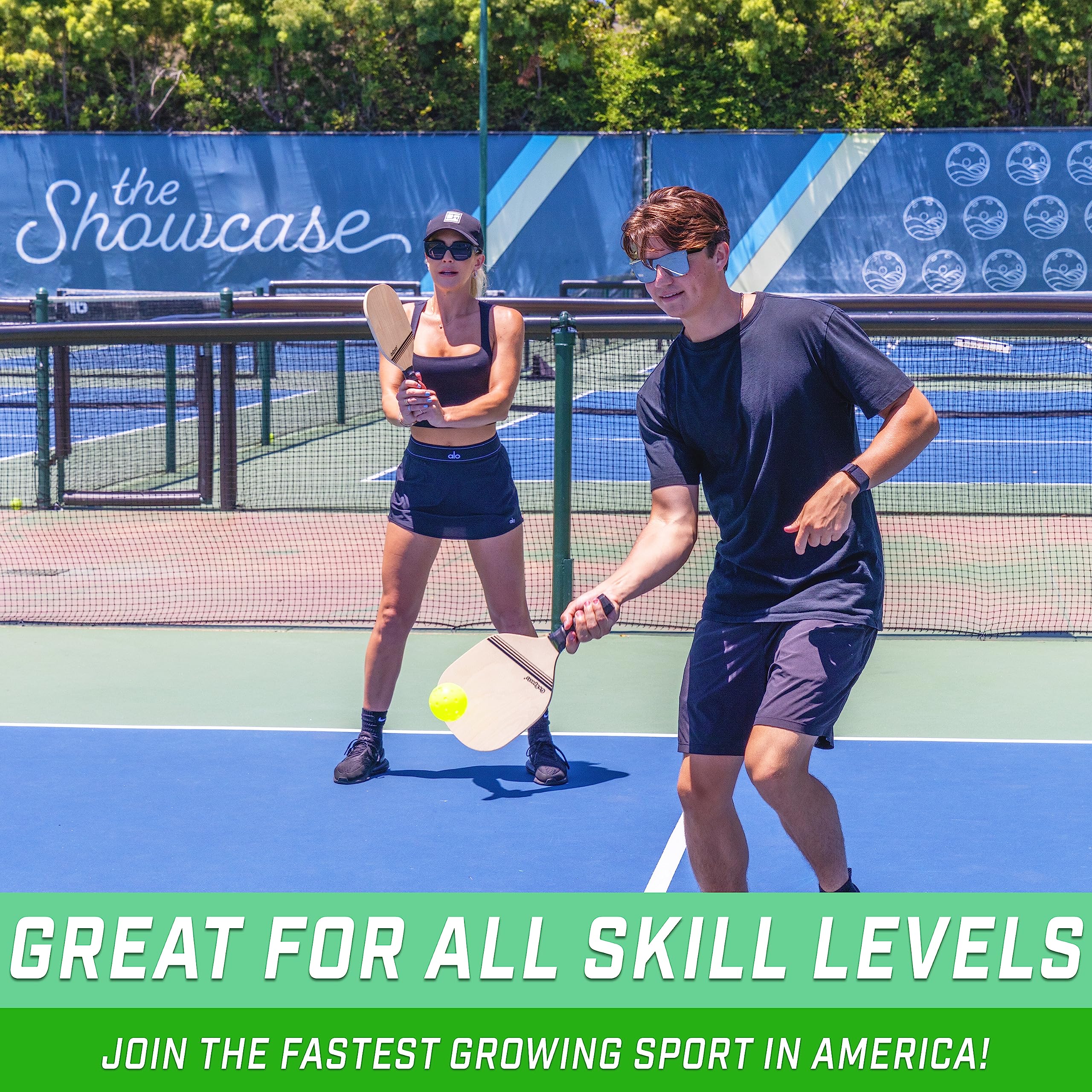 GoSports Pickleball Set con 4 paddle, 4 regulation Pickleball e custodia per il trasporto, classico