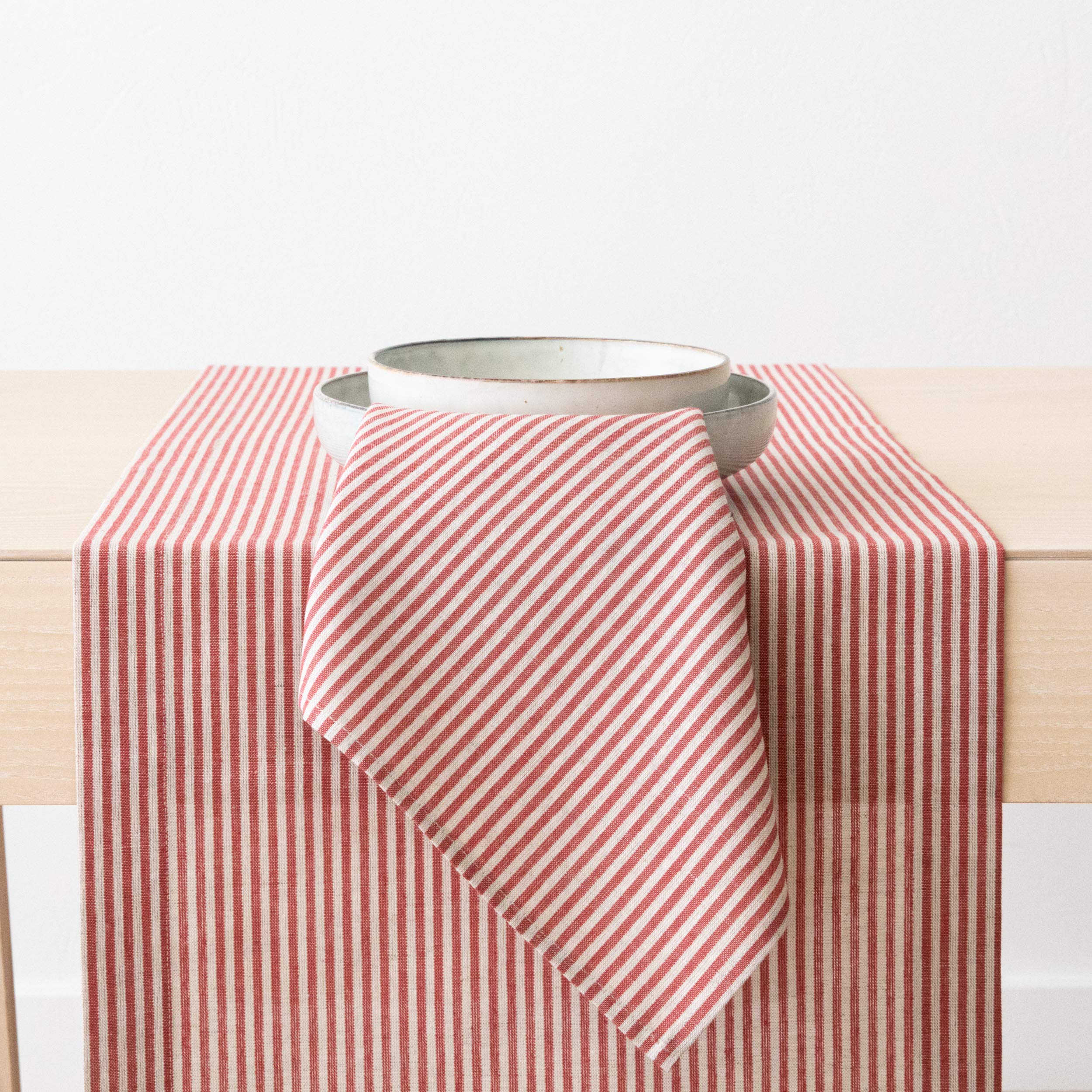 LinenMe Set 4 Stoffservietten Leinen Jazz - Leinenservietten 53% Leinen 47% Baumwolle - Servietten Stoff - ROT GESTREIFT - 51x51 cm