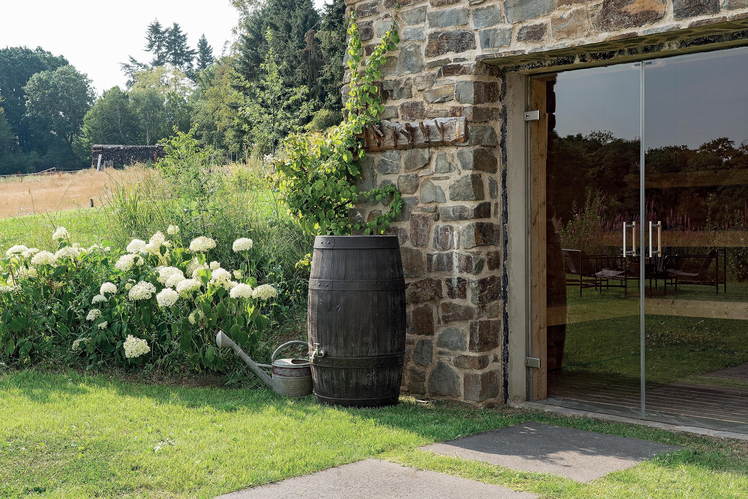 YourCasa Regentonne 250 Liter [Timber] mit Metallgewinde und Deckel - Regenfass Frostsicher aus Kunststoff in Holzoptik - Regenwassertonne - Regenwassertank Garten - Holz Weinfass Wasserfass Holzfass