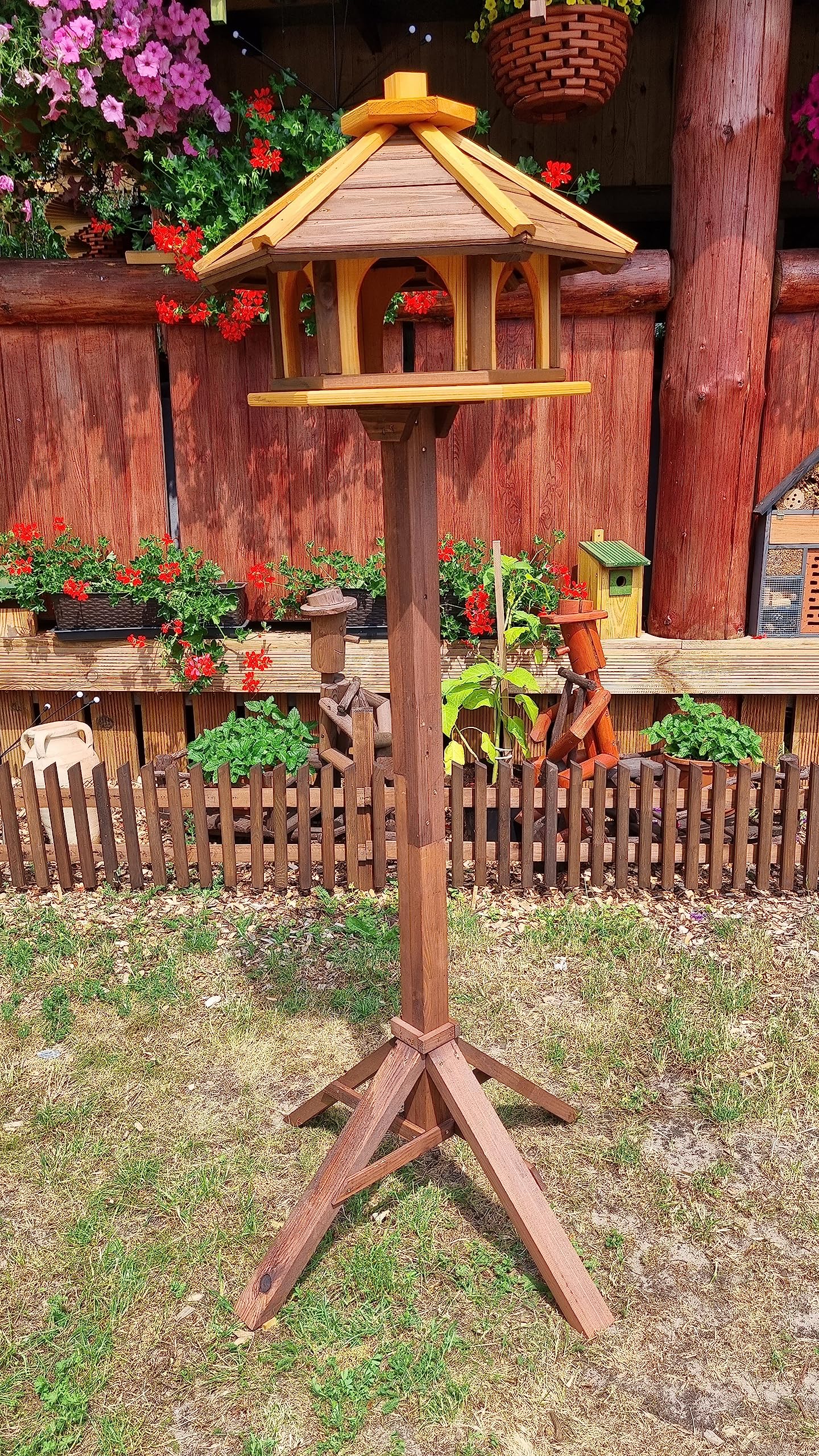 Pajarera con soporte de madera, resistente a la intemperie, comedero para pájaros, comedero para pájaros silvestres, comedero para pájaros para colocar en el jardín, balcón (marrón + amarillo)