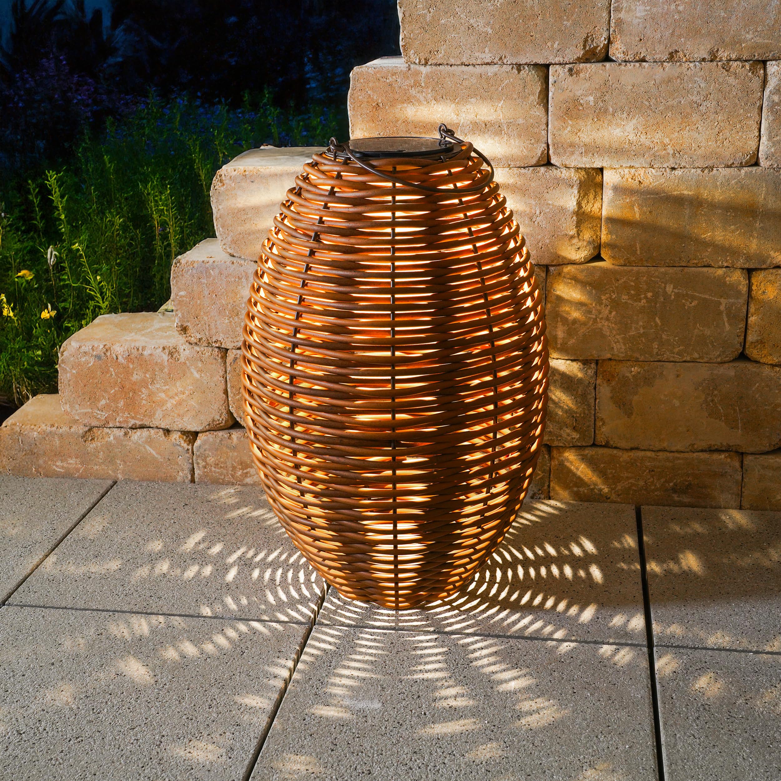 Esotec Solar Rattanleuchte Victoria 60, Polyrattan, USB-C Ladeanschluss, CCT Funktion, 3 Lichtfarben, Akku, Metallgestell, IP44, Solarleuchte Rattan, wetterfest, outdoor, außen, 102279