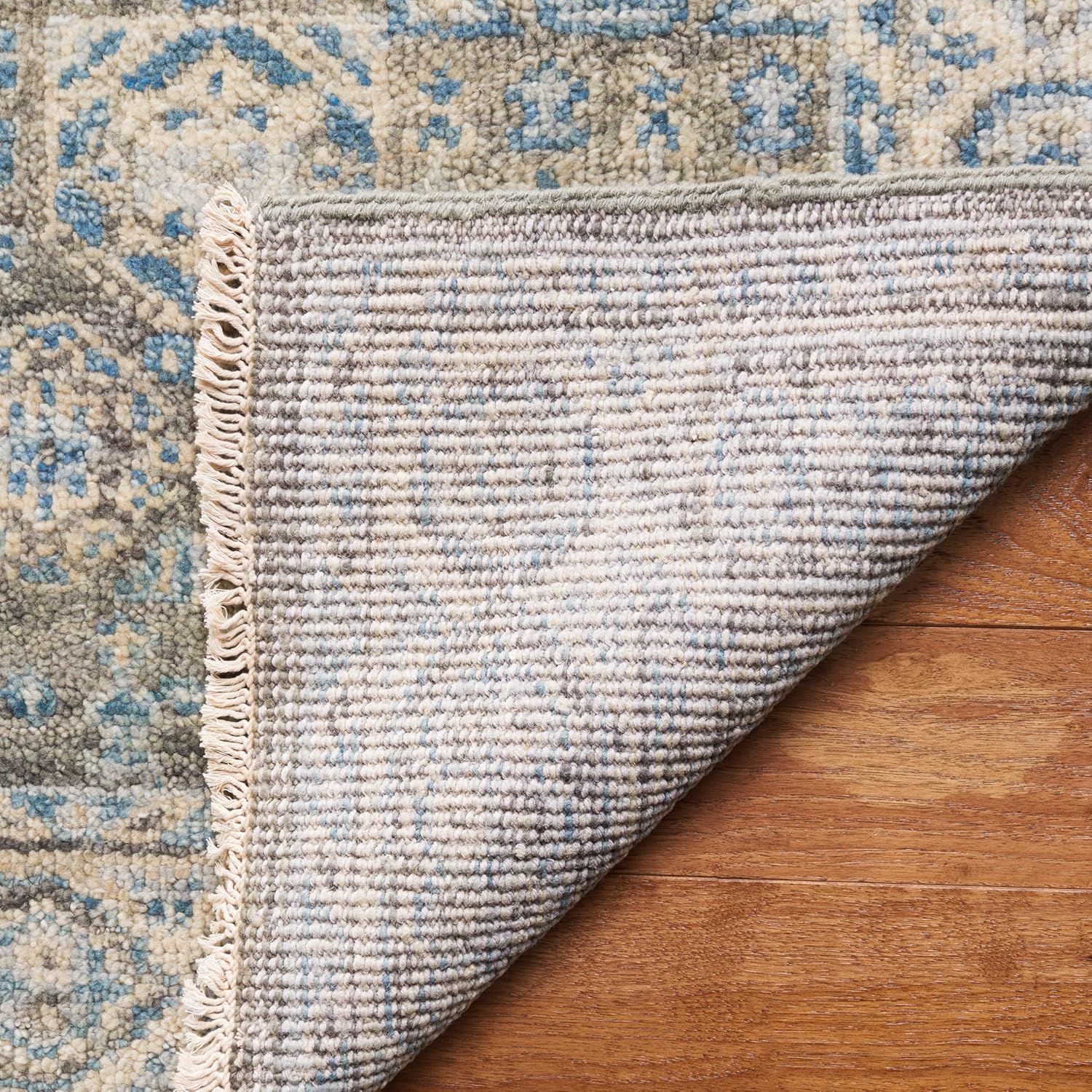 SAFAVIEH Samarkand Collection Area Rug - 9' x 12', Light Blue & Ivory, Hand-Knotted Traditional Oriental Wool, Ideal for High Traffic Areas in Living Room, Bedroom (SRK167L)