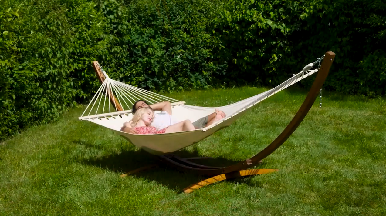tectake® XXL Outdoor Hängematte für 2 Personen, Doppelliege mit Gestell, Liegefläche 205x150 cm, Belastbarkeit max. 200 kg, Gartenschaukel, Möbel für Balkon, Garten und Terrassen Garten