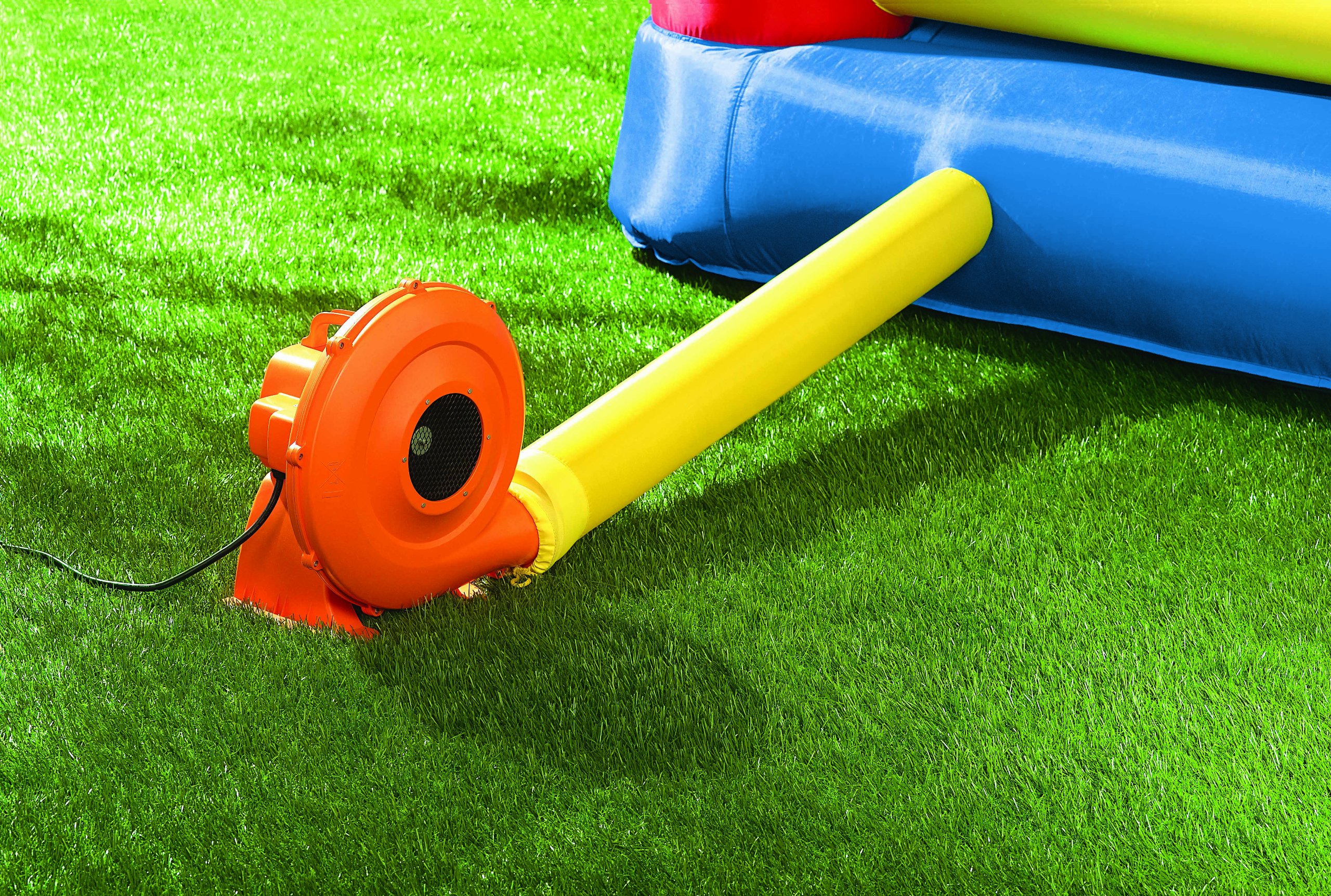 little tikes Tikes Jump 'n Slide Bouncer - Hüpfburg mit Sicherheitsnetz für den Außenbereich - Inklusive Tragetasche, Hochdruckgebläse und Flickmaterial - Für aktives Spielen - Für Kinder ab 3 Jahren