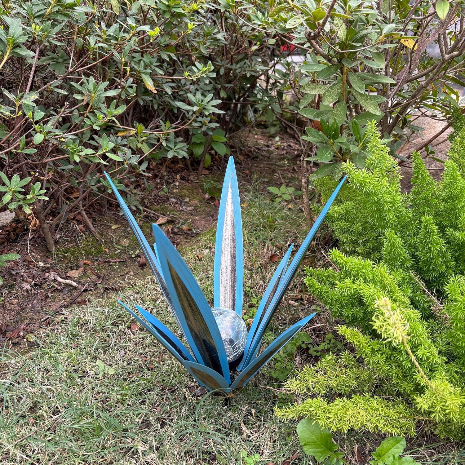 Iron Sculpture, Blue Agave Plant Decor with Light, Handmade Garden Ornament for Patio, Yard, Indoor & Outdoor (Small, 12 Leaves)