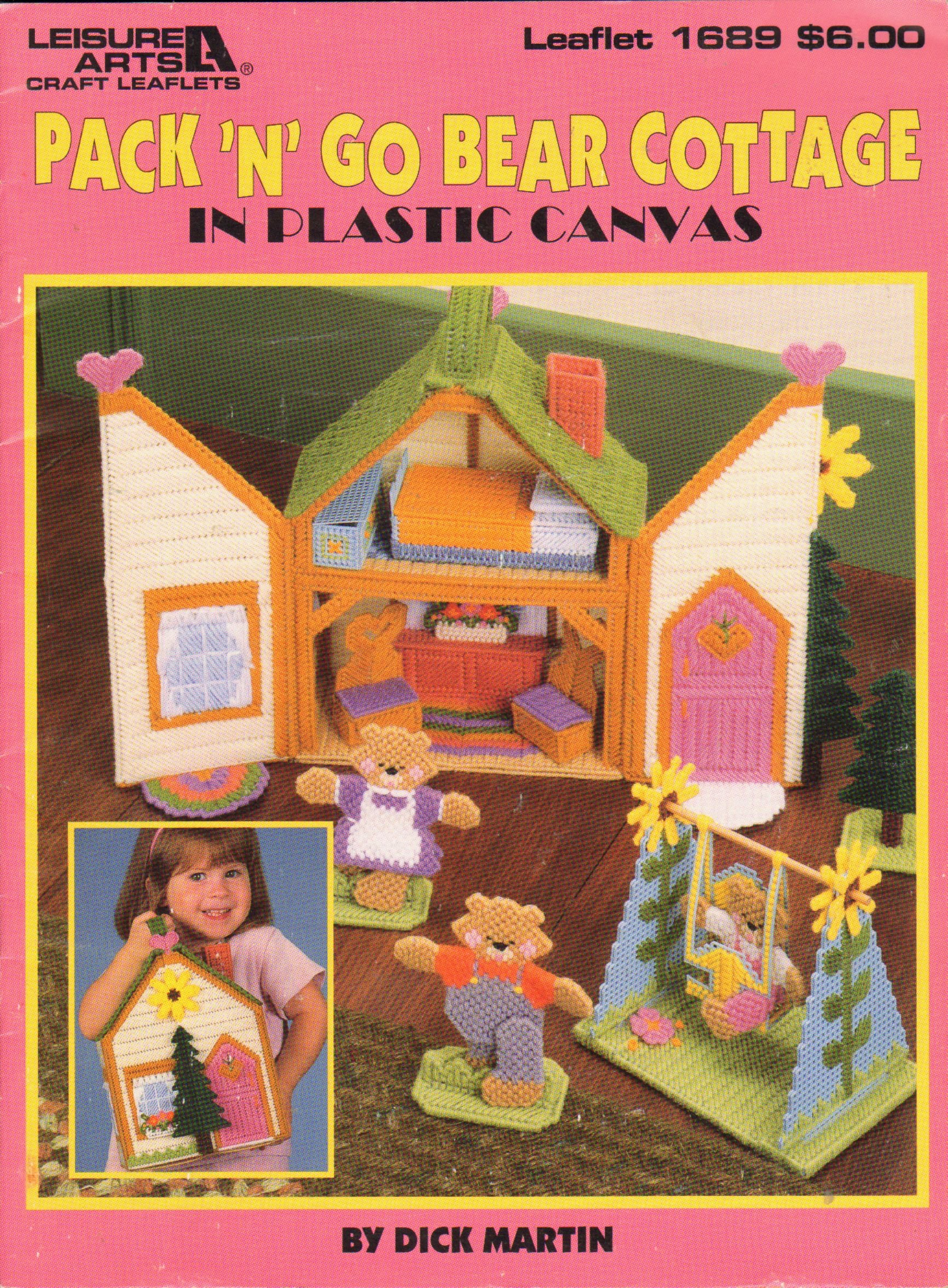 Pack 'n' go bear cottage in plastic canvas (Leisure Arts craft leaflets) Unknown Binding – January 1, 1996