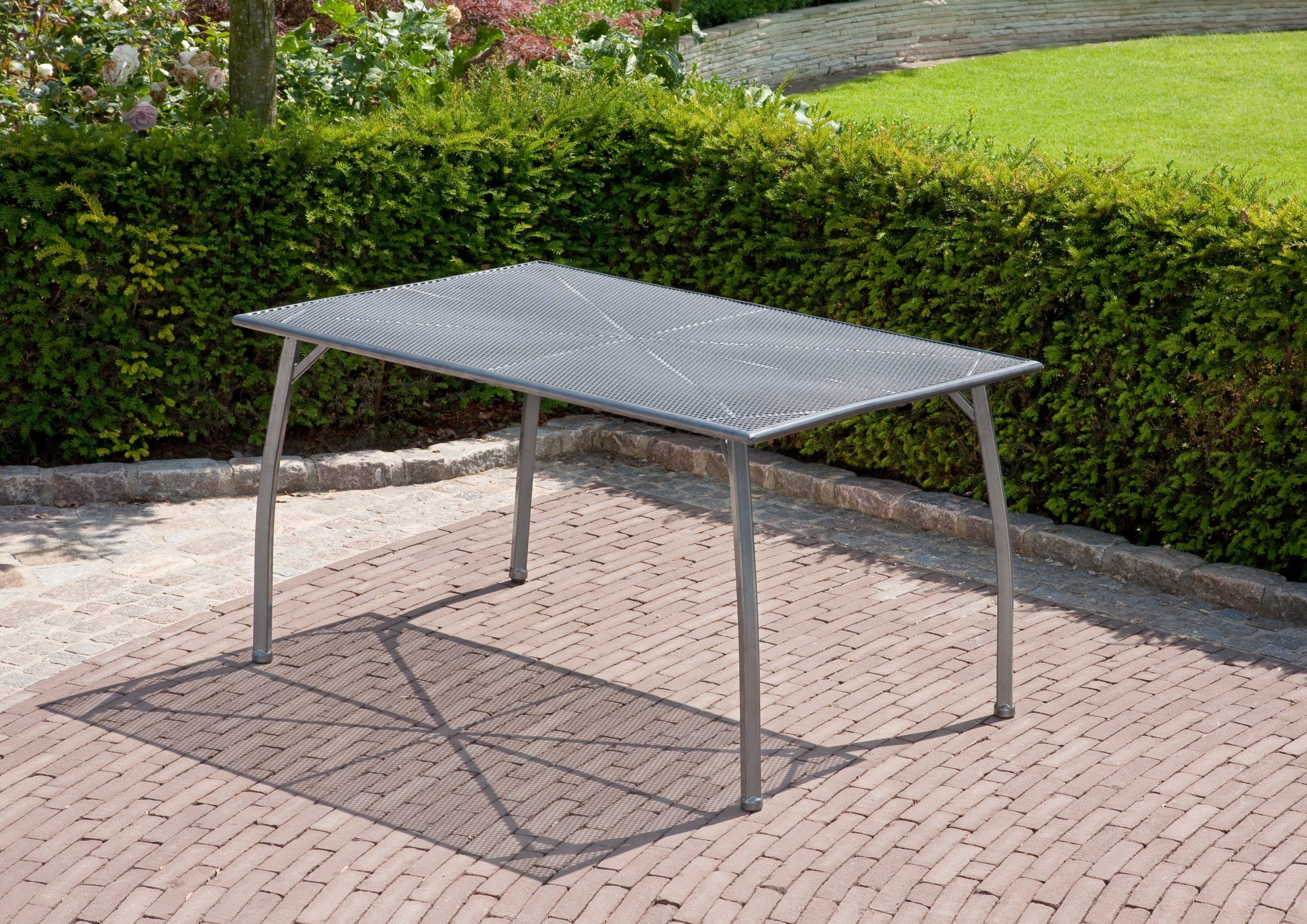 Greemotion Tavolo da Giardino in Metallo Toulouse - Tavolo da Esterno Rettangolare con ripiano a Rete - Tavolino da Balcone con Piedi Regolabili, 140x90x74cm