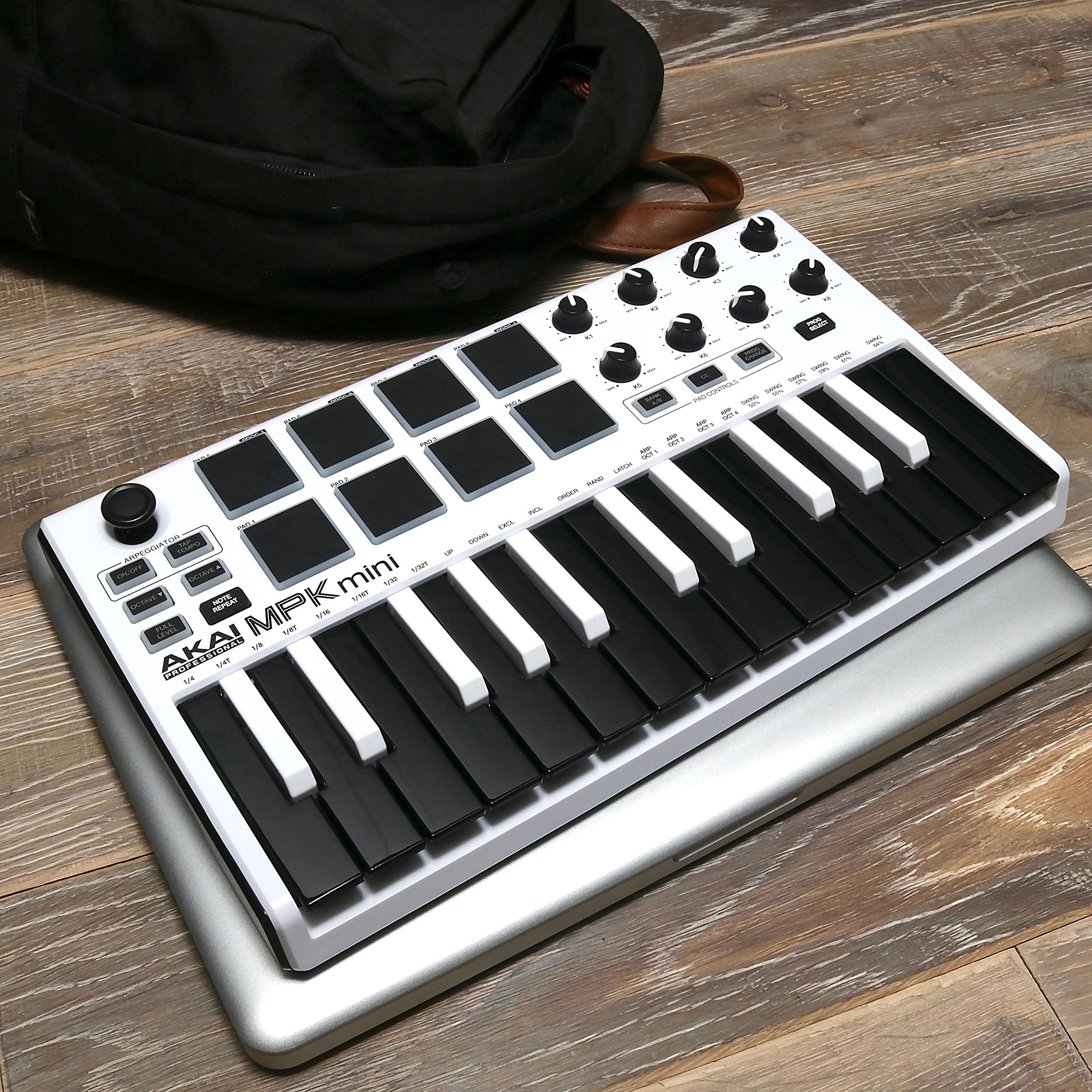 Amazon.co.jp: Akai Professional USB MIDIキーボードコントローラー 8