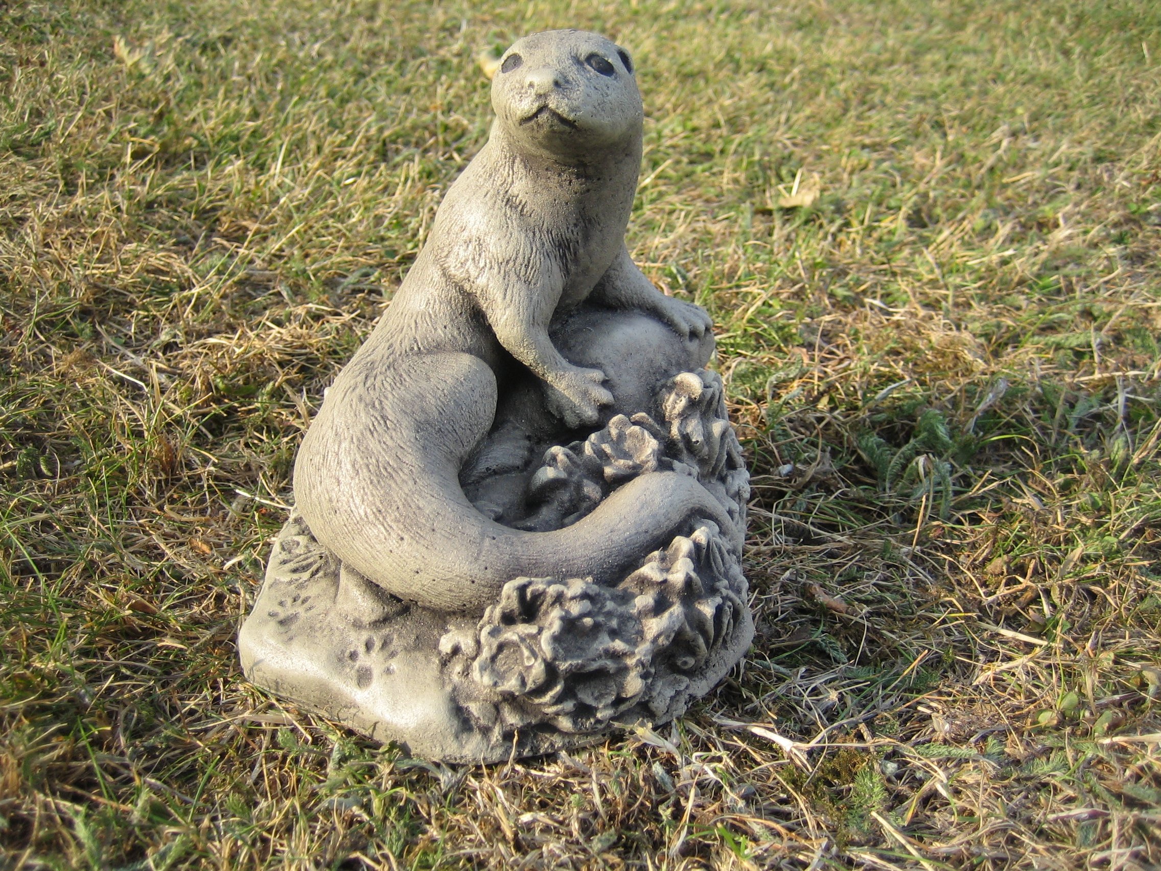 Neilsstonecraft Grey Curled Otter S Stone Garden Ornament
