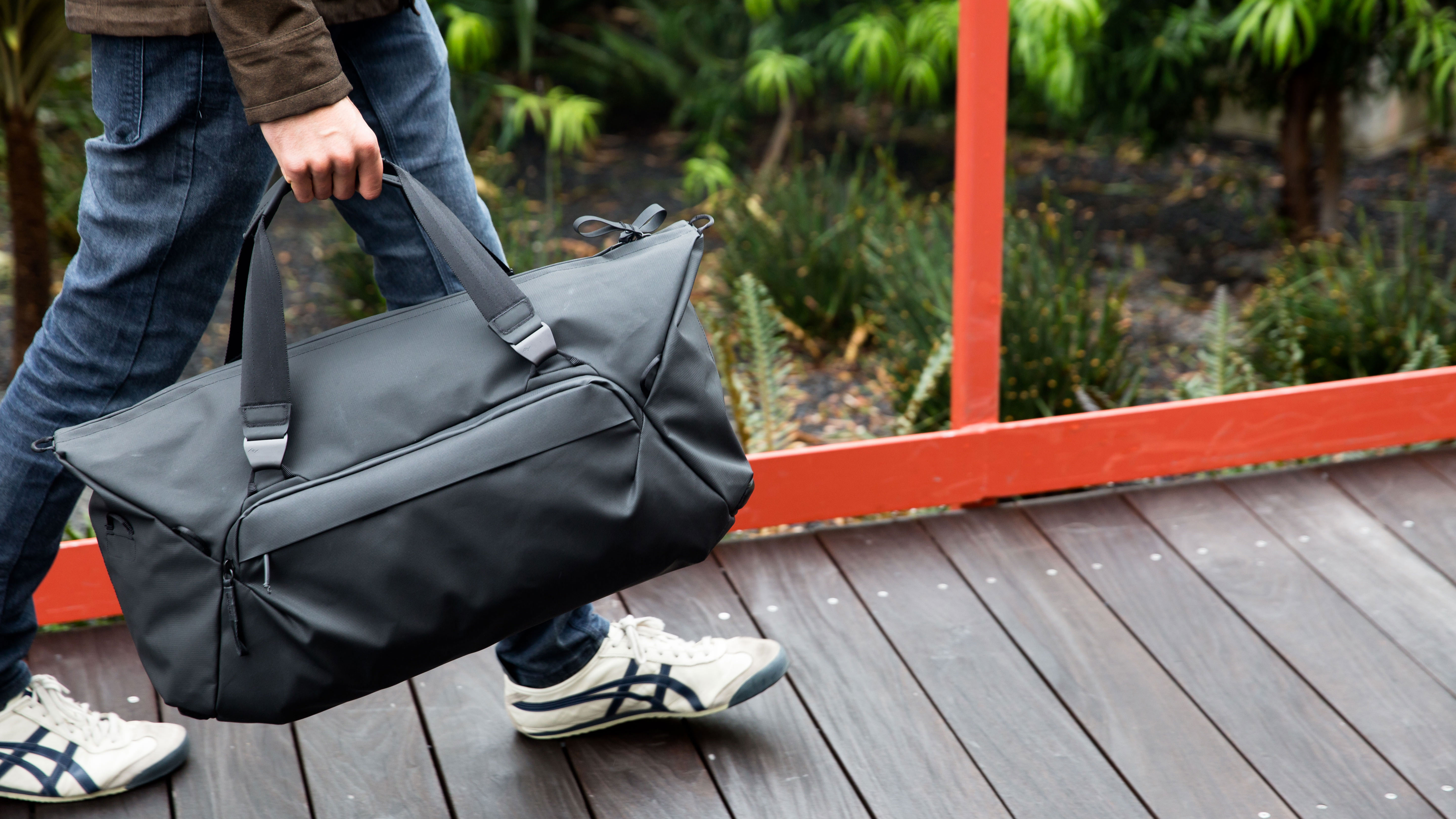 旅行かばん・小分けバッグ peak design travel duffel 35L Black Travel Duffel | Peak Design Official Site