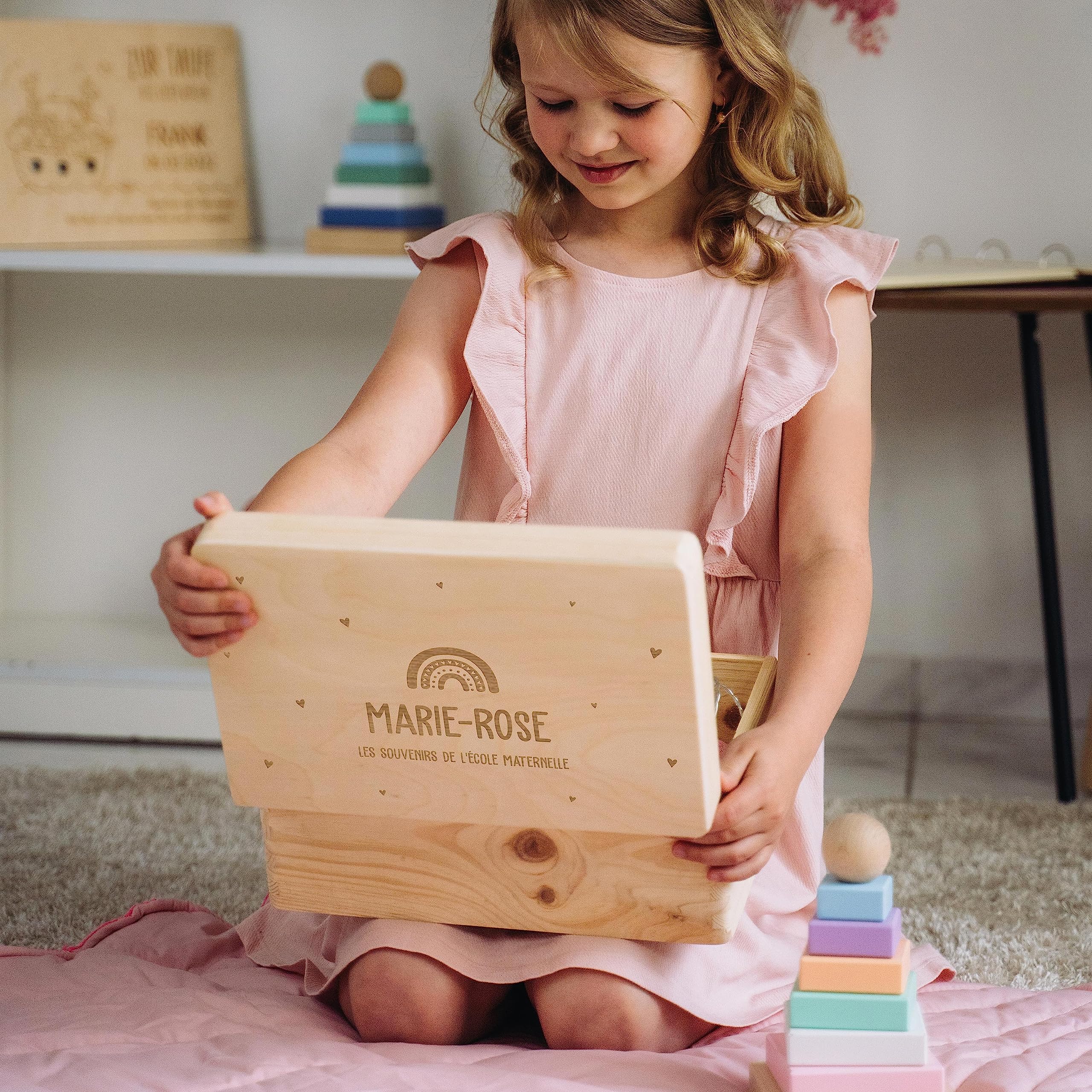 LAUBLUST Boîte à souvenirs bébé personnalisée - Cadeau de naissance avec nom, Arc-en-ciel avec cœurs, tailles S M L XL, bois naturel & blanc FSC