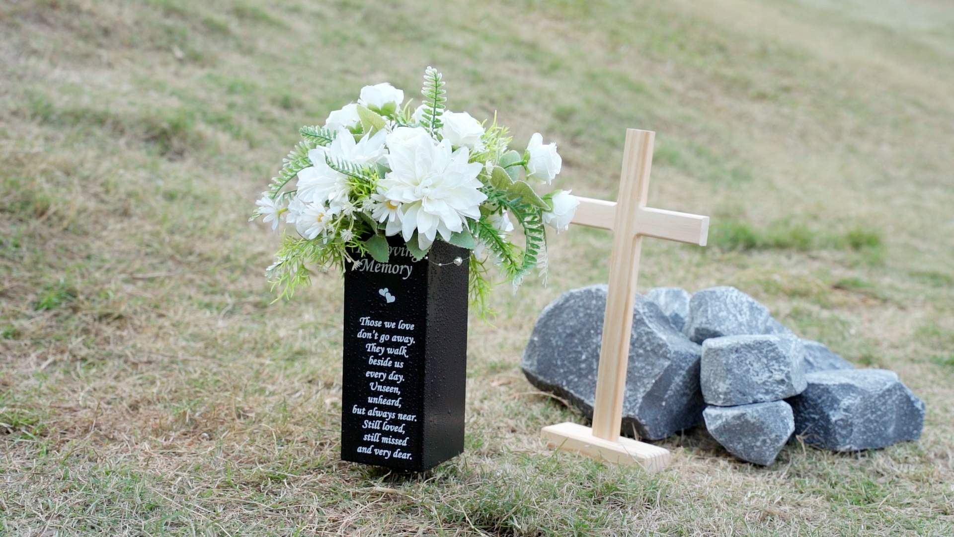 Amazon.com: Geosar Cemetery Vases for Grave Metal Flower Holder