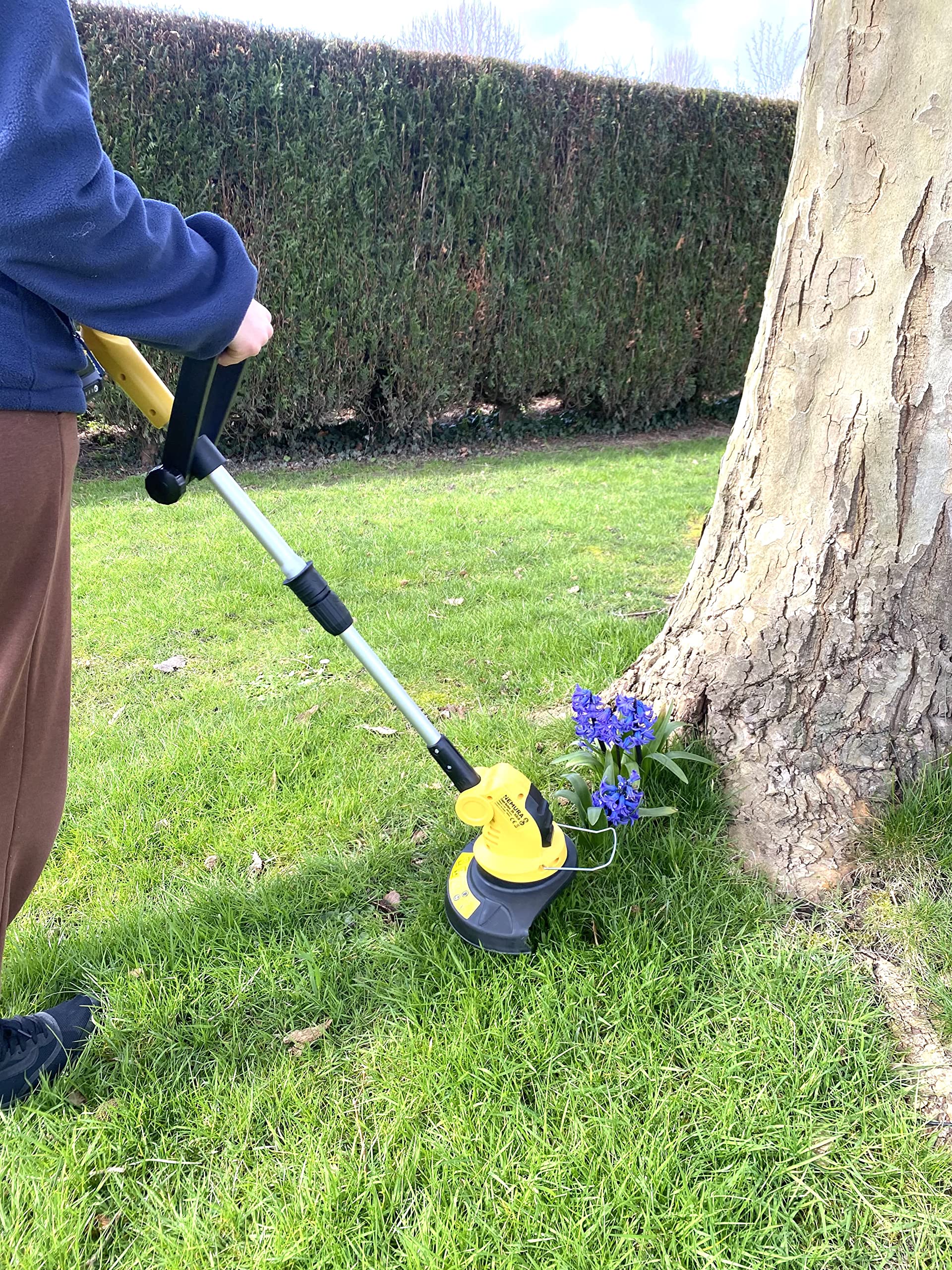 Nemura Bordatrice a batteria 20V - Testa inclinabile in 4 Posizioni - Taglio di 23 cm - 8000 giri al minuto - 1 Batterie 2Ah - Impugnatura Morbida - Utensili da giardino - SAC in Italiano
