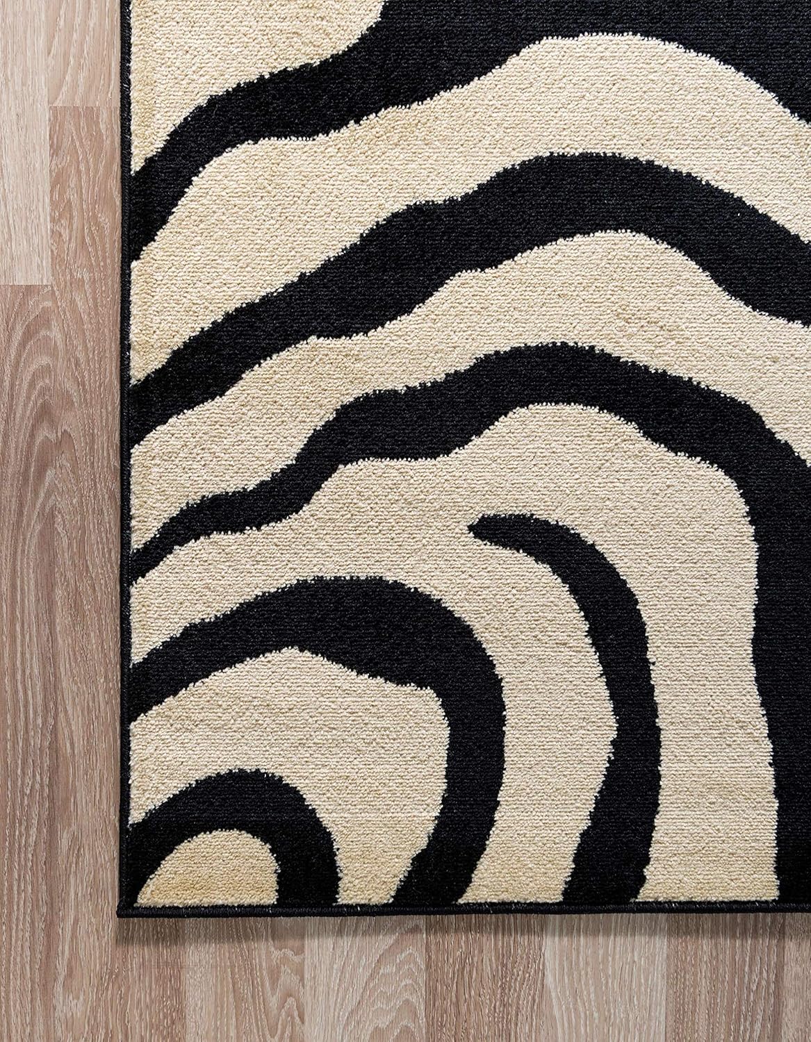 Unique Loom Wildlife Collection Area Rug - Okapi (6' 1" x 9' Rectangle Cream/Black)