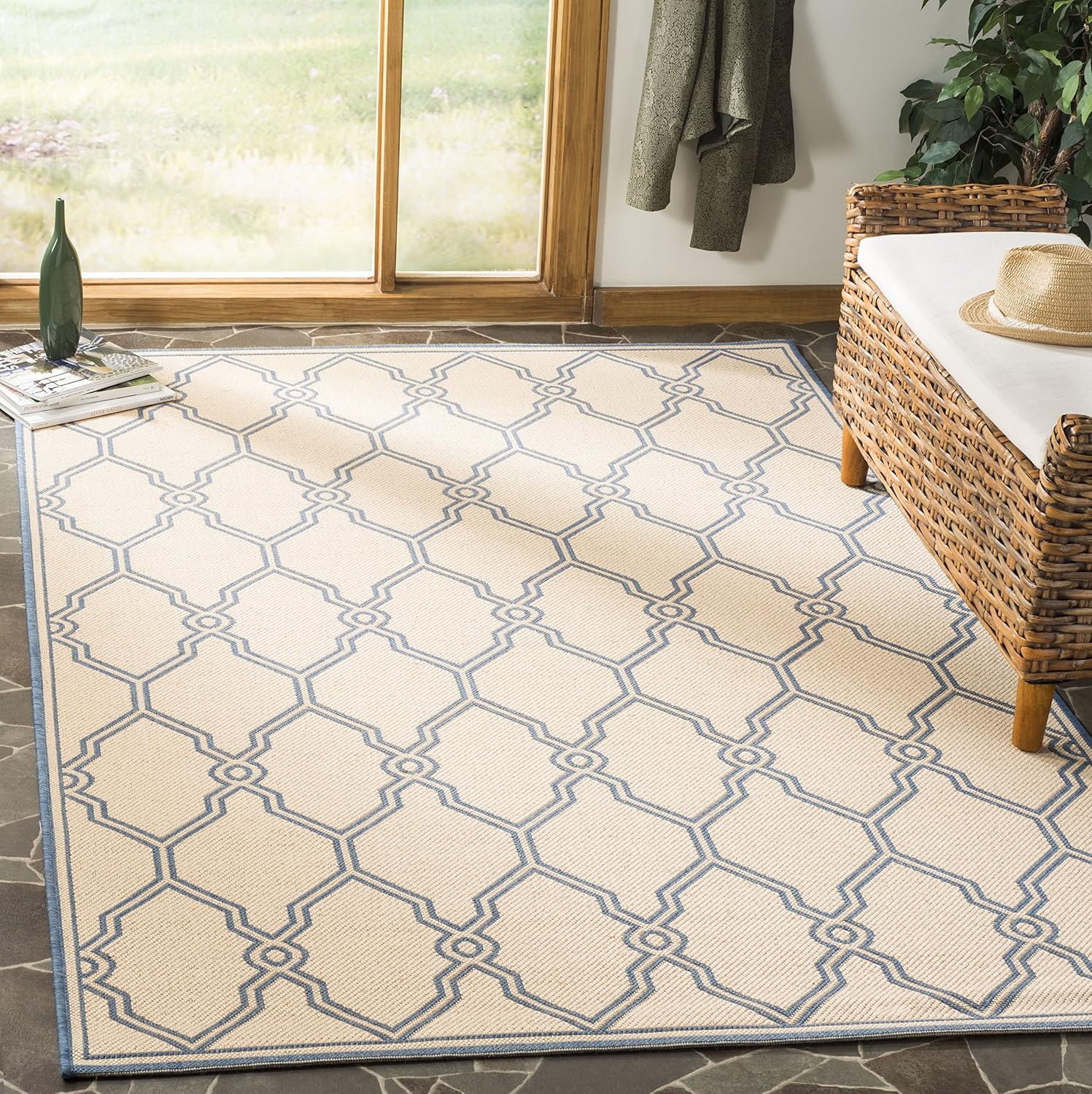 SAFAVIEH Washable Rug Outdoor Linden Collection - 4' x 6', Light Grey & Charcoal, Non-Shedding & Easy to Clean, Ideal for Patio, Backyard, Mudroom (LND124A)