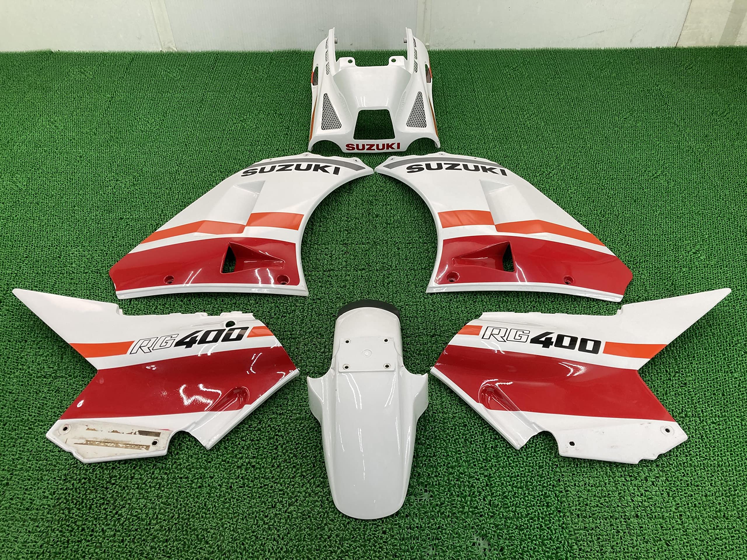 Amazon.co.jp: RG400ガンマ カウルセット 白/赤 20A スズキ 純正 中古 