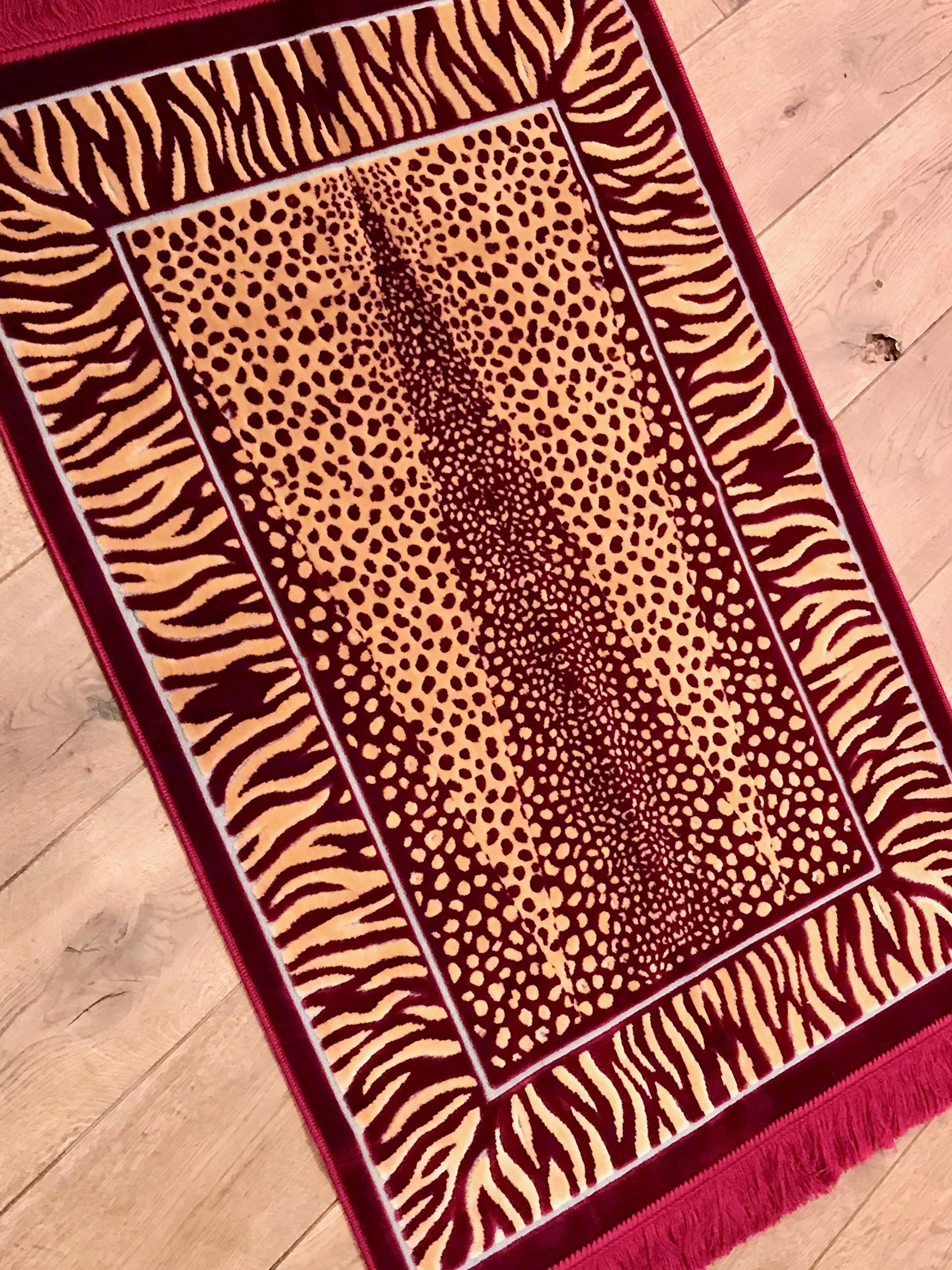 Islamic Prayer Rug - Elegant Design Islamic Janamaz - Padded Portable Namaz Carpet for Muslims - Musalah Sajadah Mat (Red and Brown)