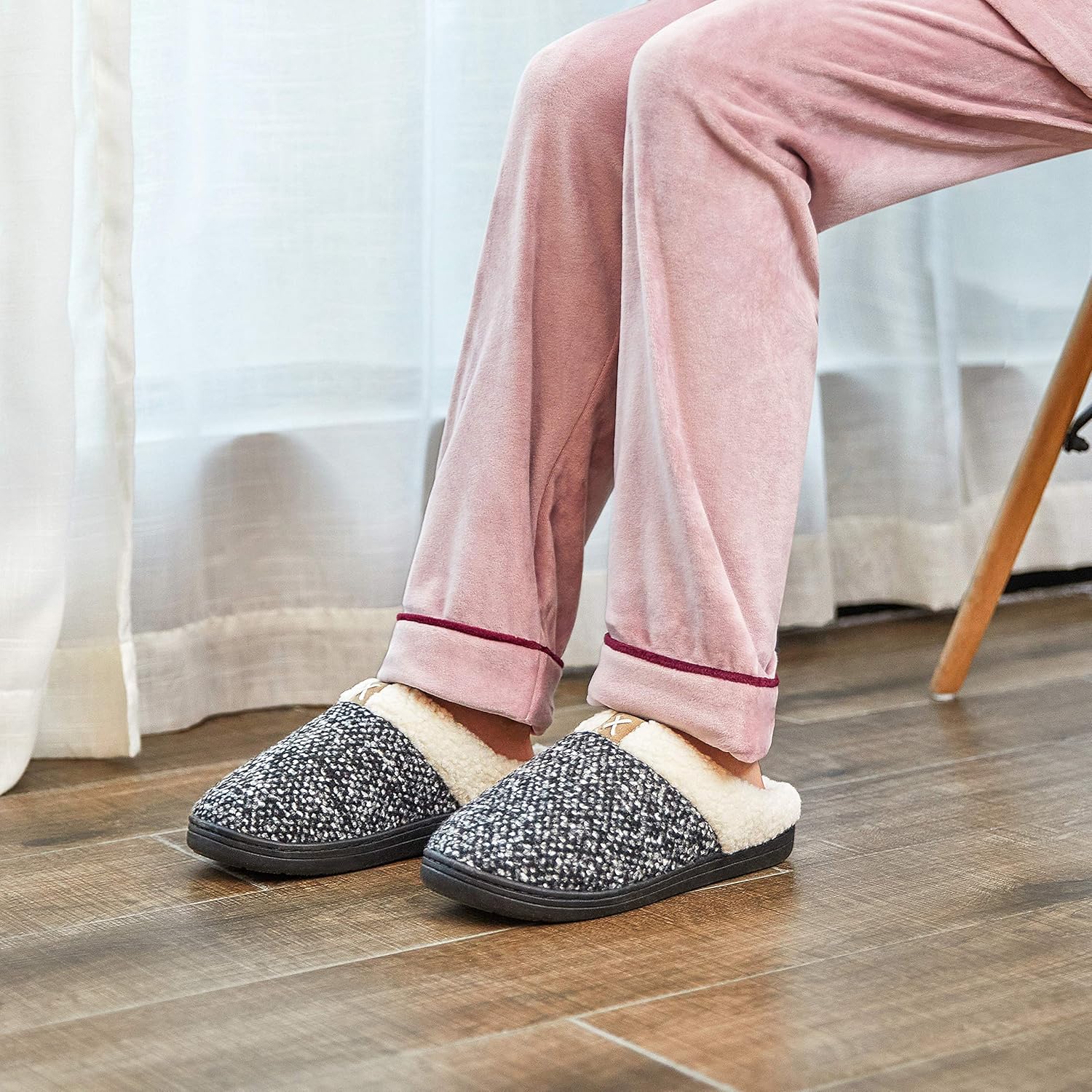 Vepose Women's Cozy Slippers Memory Foam Faux Fur Lined Closed Toe Slides Fuzzy Soft House Bedroom Shoes Slip On Indoor Outdoor Non-Slip Rubber Sole