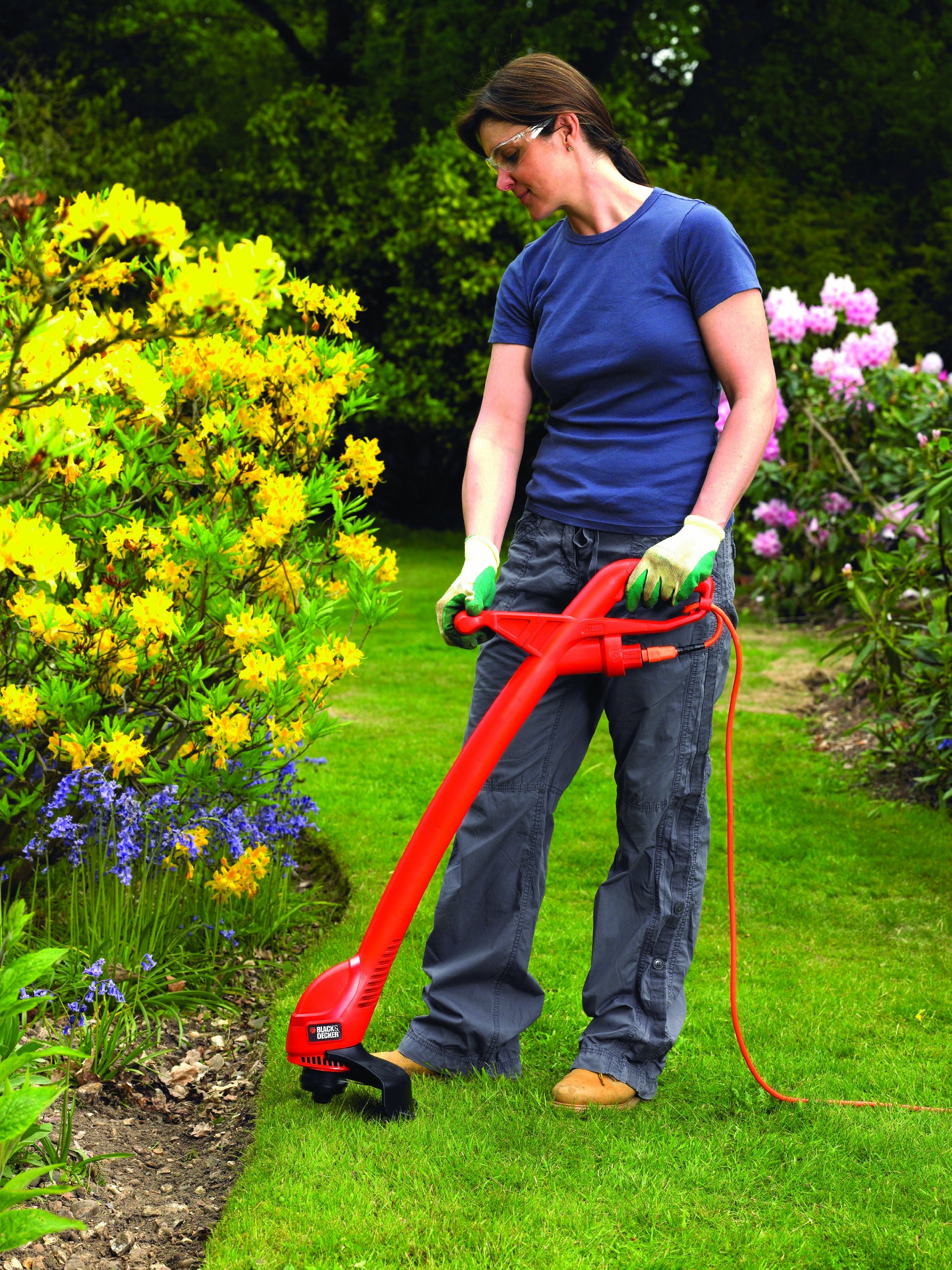 BLACK+DECKER Coupe-Bordures Filaire 350W, Coupe-Bordures Electrique 25 cm avec 2 Poignées, Déroulement du Fil par Frappe au Sol, Transmission Directe, Livré avec 2 Bobines de Fil, GL360SB-QS Orange