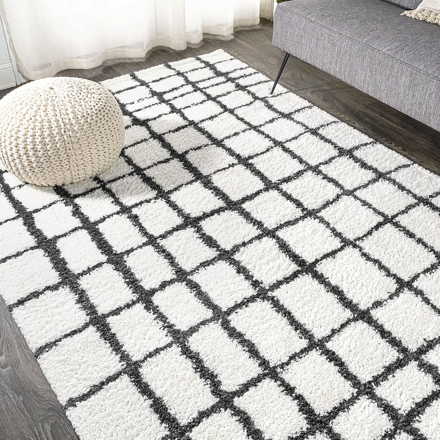 4' x 6' Black and White Geometric Shag Area Rug