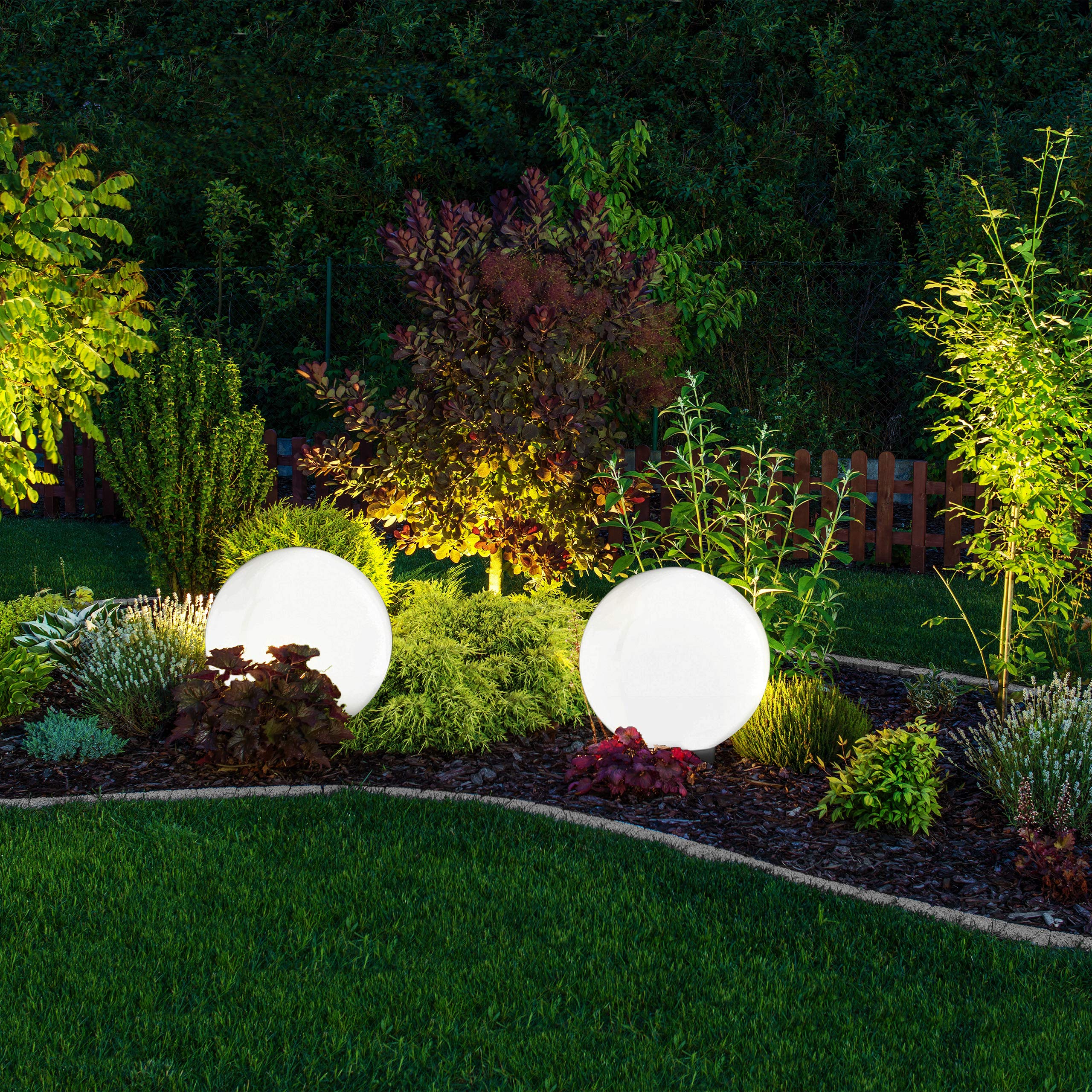 SellTec Kugelleuchte aussen, Gartenlampe weiß | Außenleuchte spritzwassergeschützt | Gartenleuchte, E27 Fassung | Kugellampe mit Erdspieß & 5 Meter Kabelleitung (40cm, Weiß)