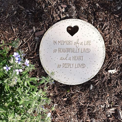 Miniatura 5 de Pavilion Gift Company - En memoria de una vida tan hermosamente viva y un corazón tan profundamente amado - Piedra de jardín redonda de 10 pulgadas