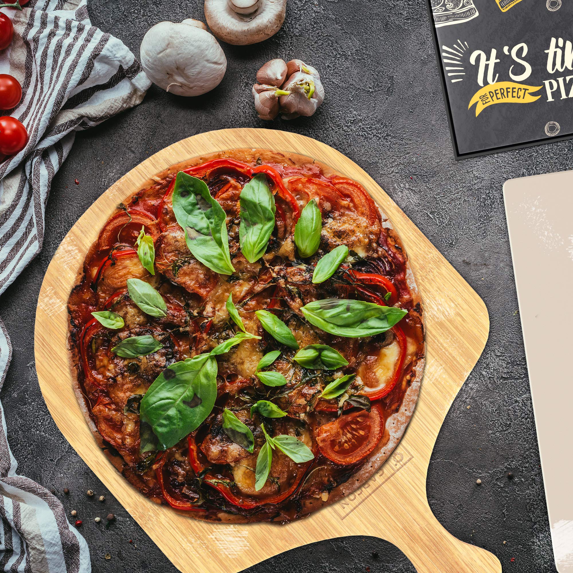GARCON Pizzastein Set eckig – Pizza Stein für Backofen & Grill, 3-teilig inkl. Pizzaschieber & Rezeptbuch, ideal für Pizza, Flammkuchen & Brot, knuspriger Steinofenboden