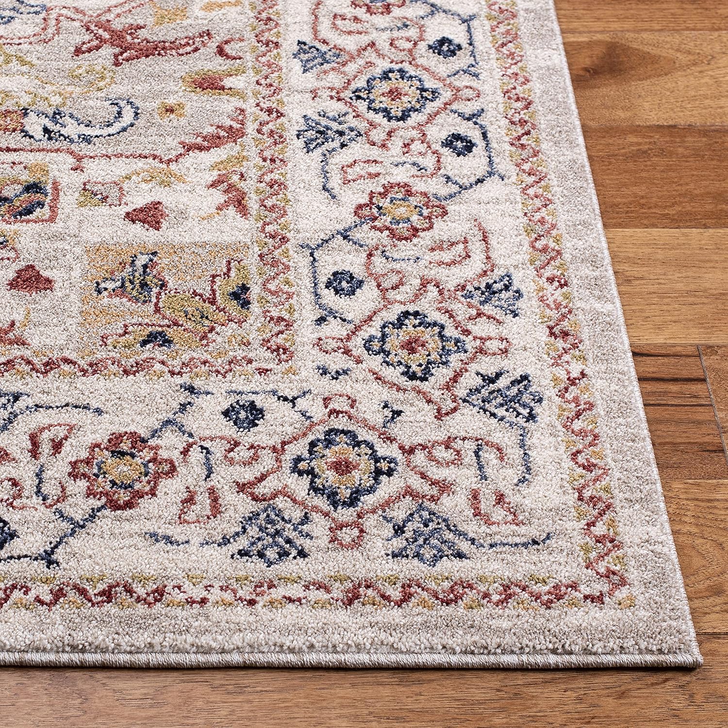 SAFAVIEH Charleston Collection Area Rug - 5'3" x 7'6", Beige & Ivory, Oriental Medallion Design, Non-Shedding & Easy Care, Ideal for High Traffic Areas in Living Room, Bedroom (CHL431B)
