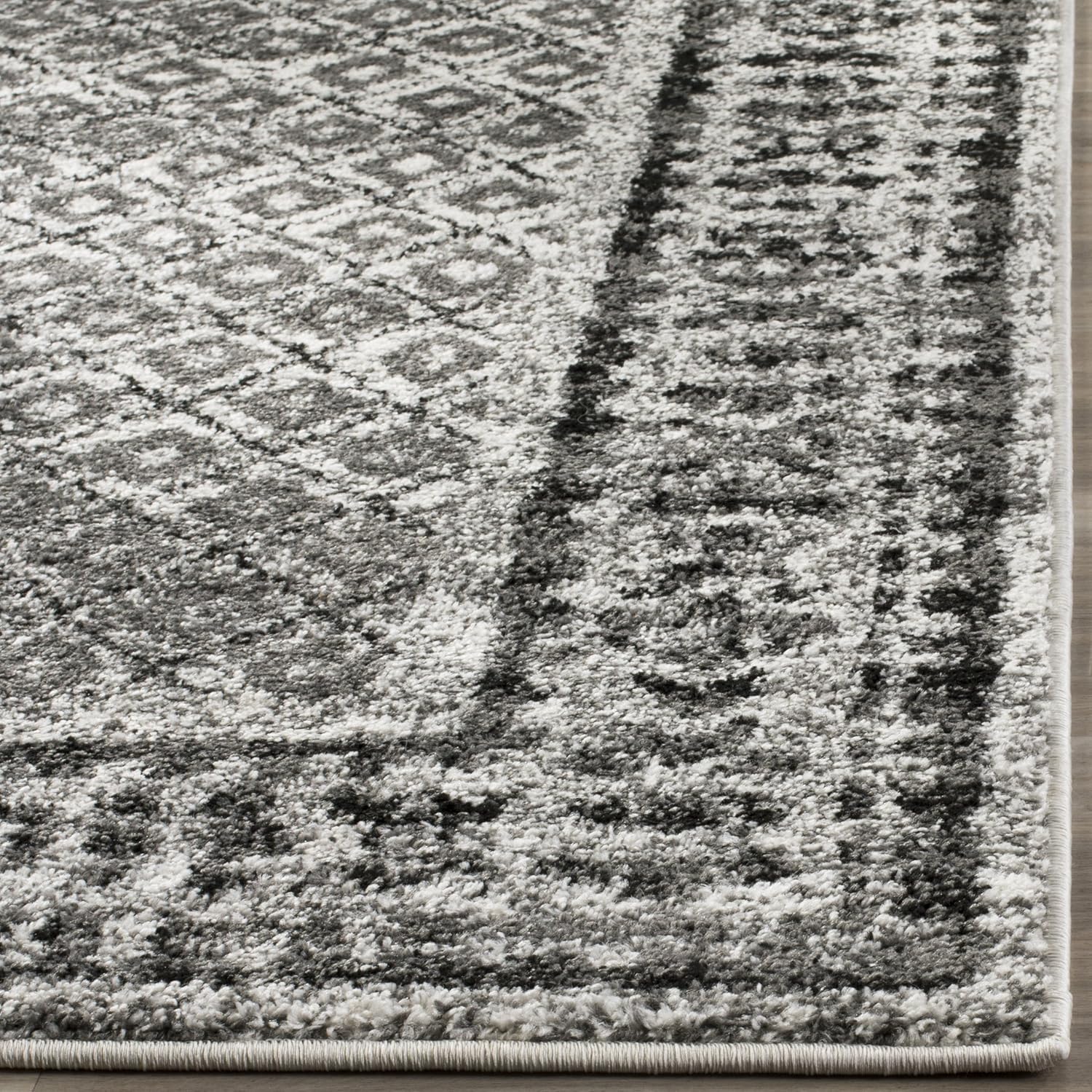 SAFAVIEH Adirondack Collection Runner Rug - 2'6" x 6', Ivory & Silver, Distressed Design, Non-Shedding & Easy Care, Ideal for High Traffic Areas in Living Room, Bedroom (ADR110B)