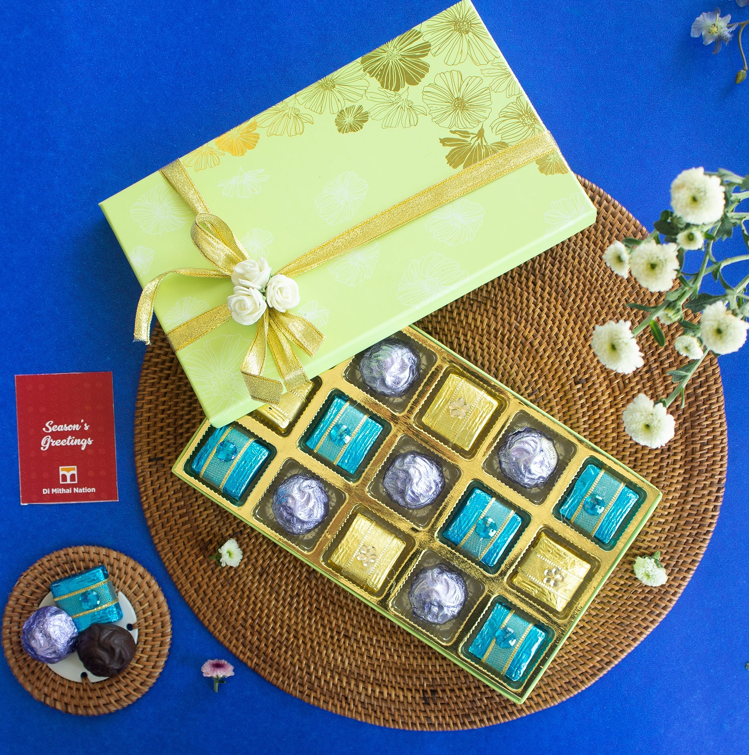 DI MITHAI NATION (15 Pc) Assorted Handamde Chocolate Packed Together In a Classic Green & Gold Leaf Box with Padmini Red Bhaiya Bhabhi Rakhi Set for Rakshabandhan Gift Pack