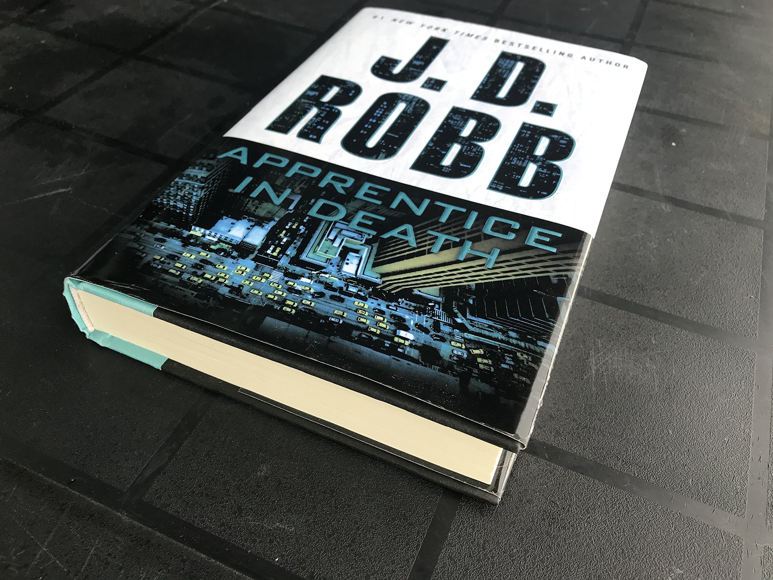 Apprentice in Death 9781101987971 Robb, J. D. Books