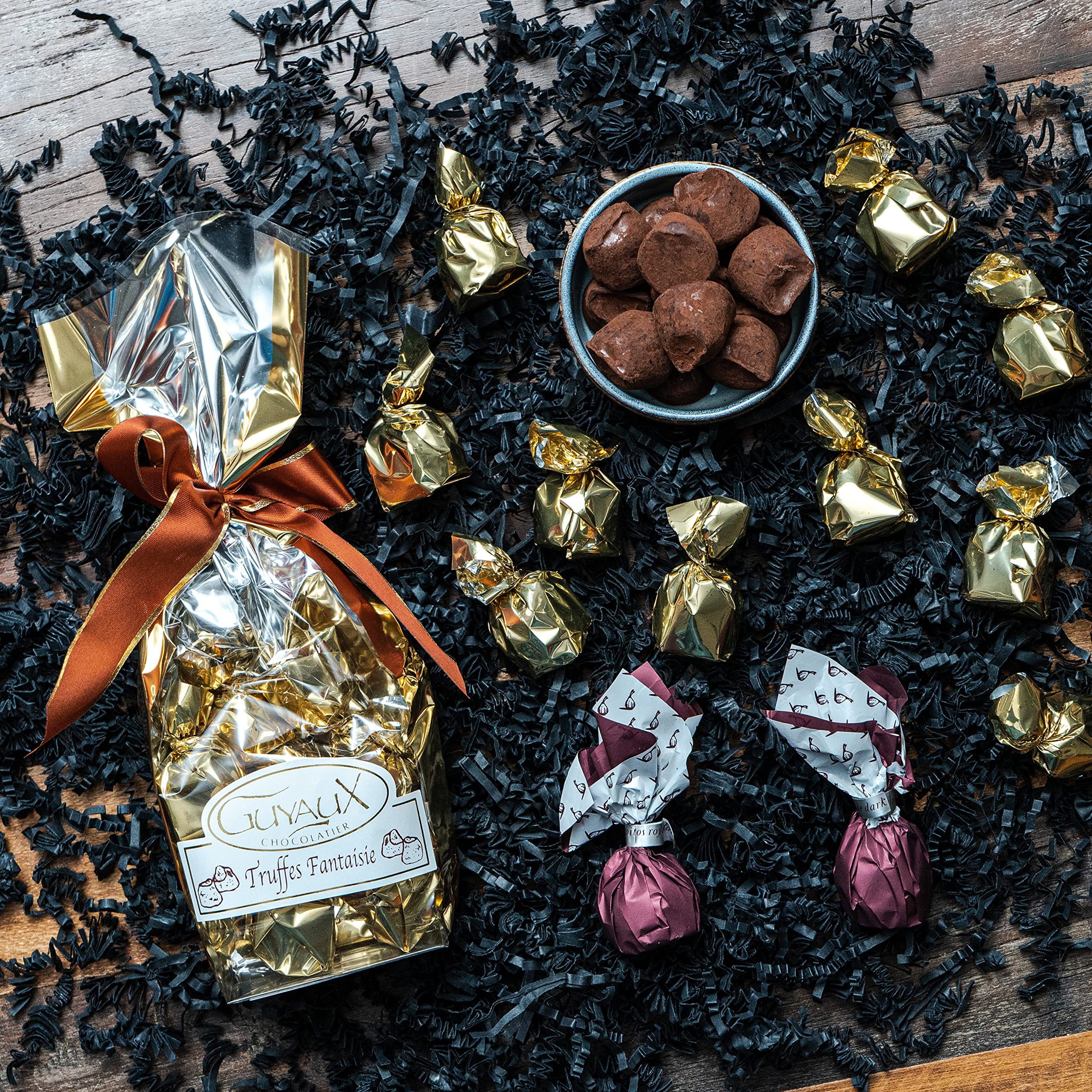 Geschenkset Rotwein Primitivo Barone Pelletti mit Schokoladentrüffeln & Feigen in Schokolade | Präsentkorb Wein & Schokolade | Edles Geschenk für Genießer, Männer & Frauen, Geburtstag, Weihnachten