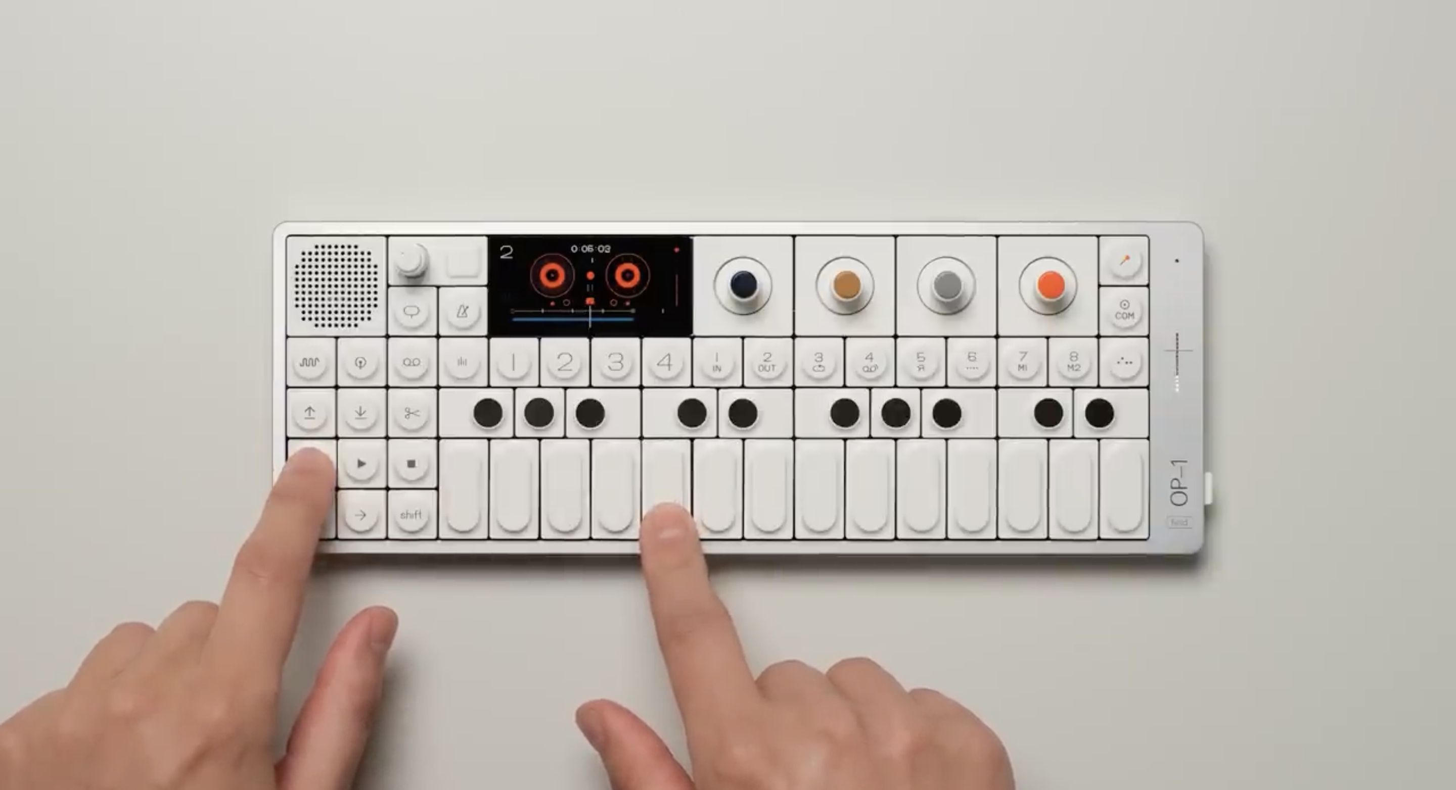 Teenage Engineering OP-1 field プロ向けシンセサイザー サンプラー