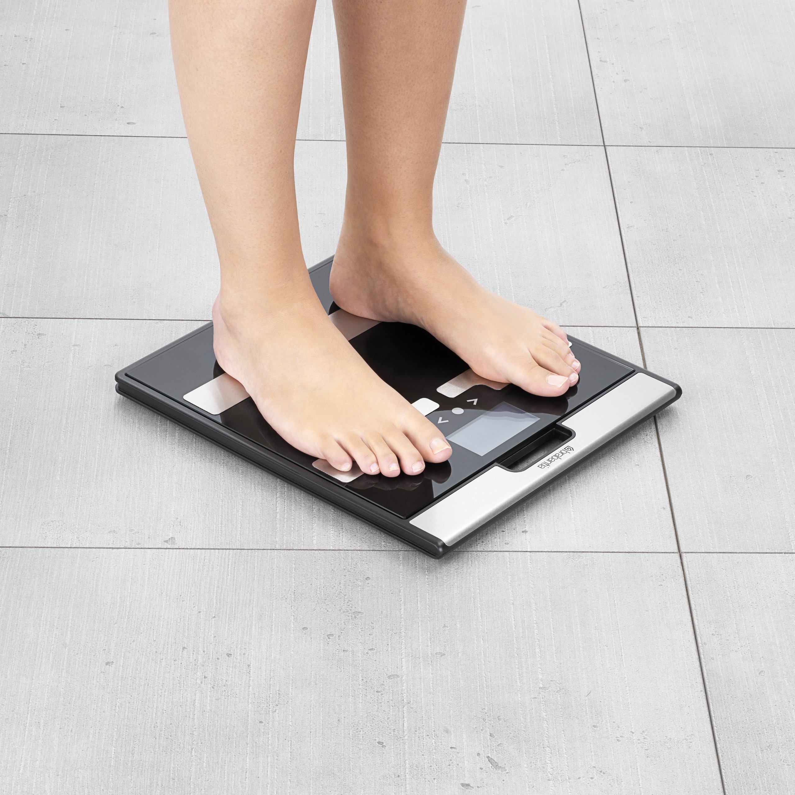 Brabantia Bathroom Scale Bilancia Pesapersone con Analisi Massa Corporea, Maniglia per Trasporto, Nero/Inox Satinato