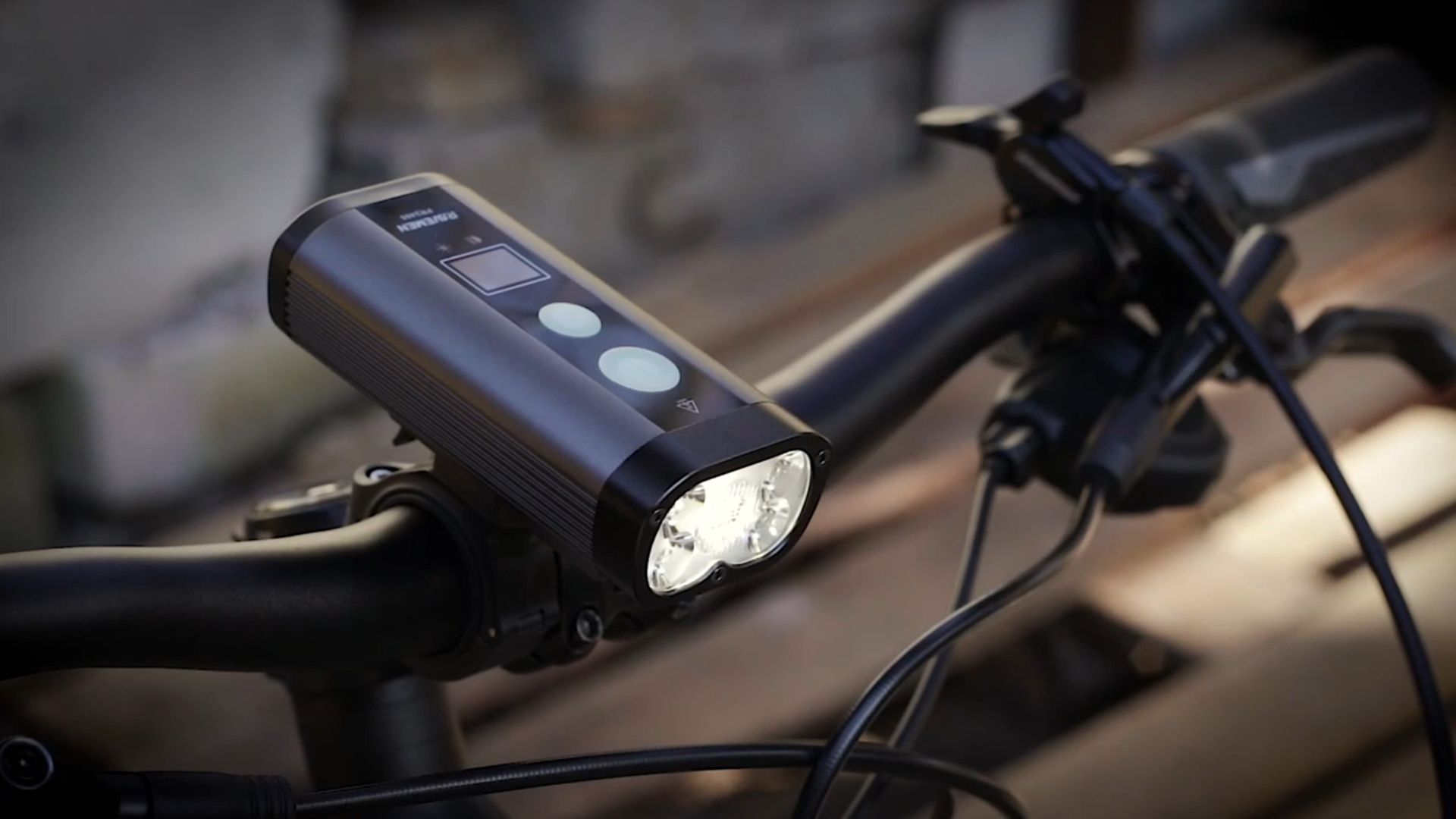 Ravemen PR2400 USB Headlight W/ Wireless Remote Control | The Bikesmiths
