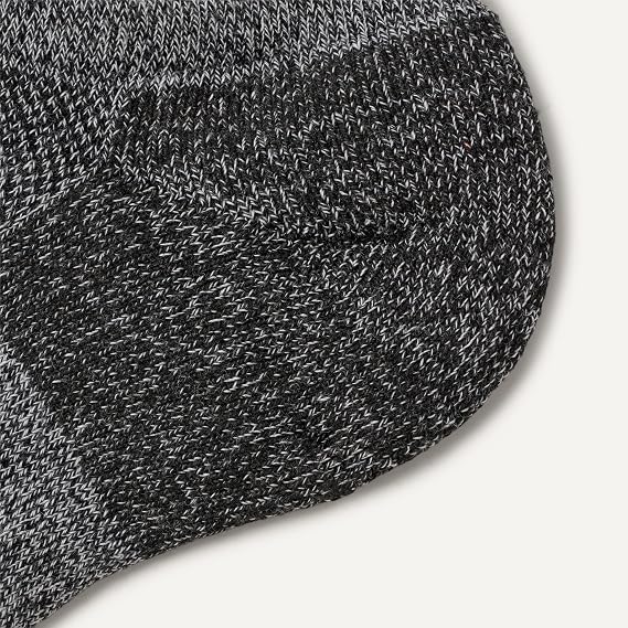 Amazon Essentials Men's Performance Breathable Cotton-Poly Blend Cushioned No Show Running and Trainer Athletic Ankle Socks