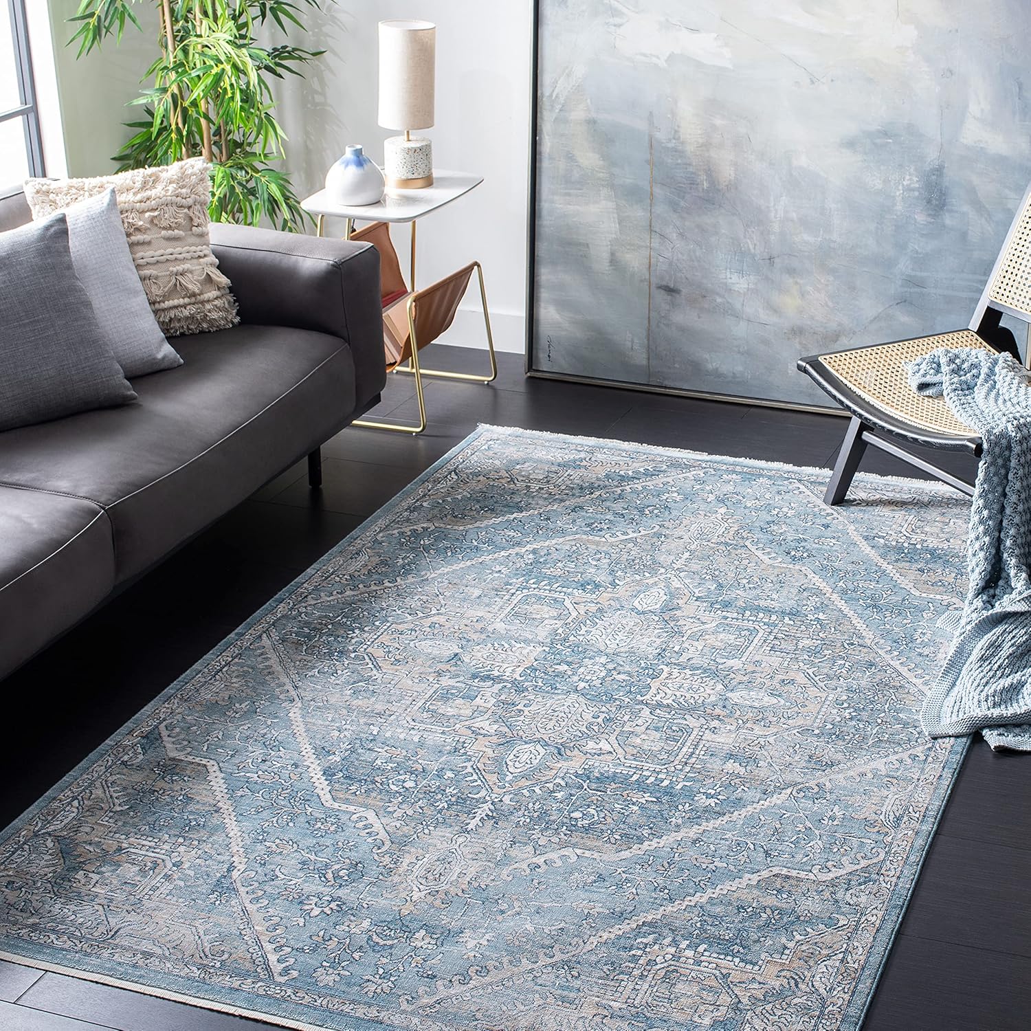 SAFAVIEH Victoria Collection Accent Rug - 4' x 6', Blue & Grey, Vintage Traditional Distressed Design, Non-Shedding & Easy Care, Ideal for High Traffic Areas in Foyer, Living Room, Bedroom (VIC932F)