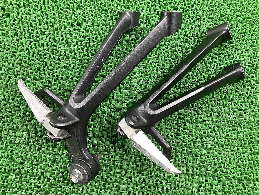 GSX-R600 タンデムステップ 右側 サイレンサー側 未使用 GSX-R600 タンデムステップ 右側 サイレンサー側 未使用